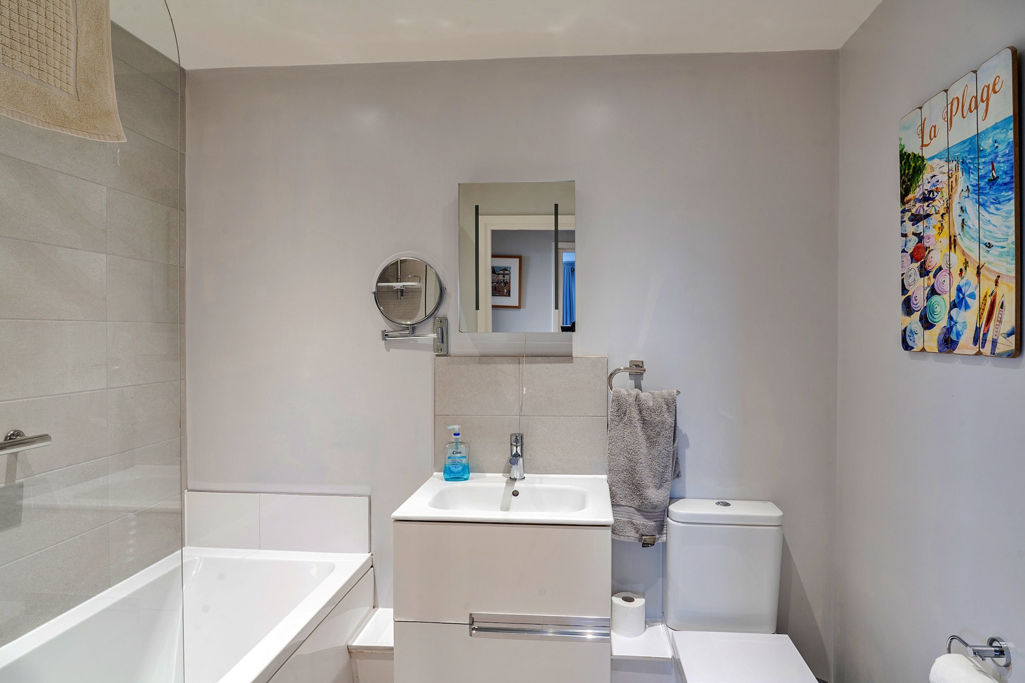 Number 10, Montpellier Apartments-Badkamer