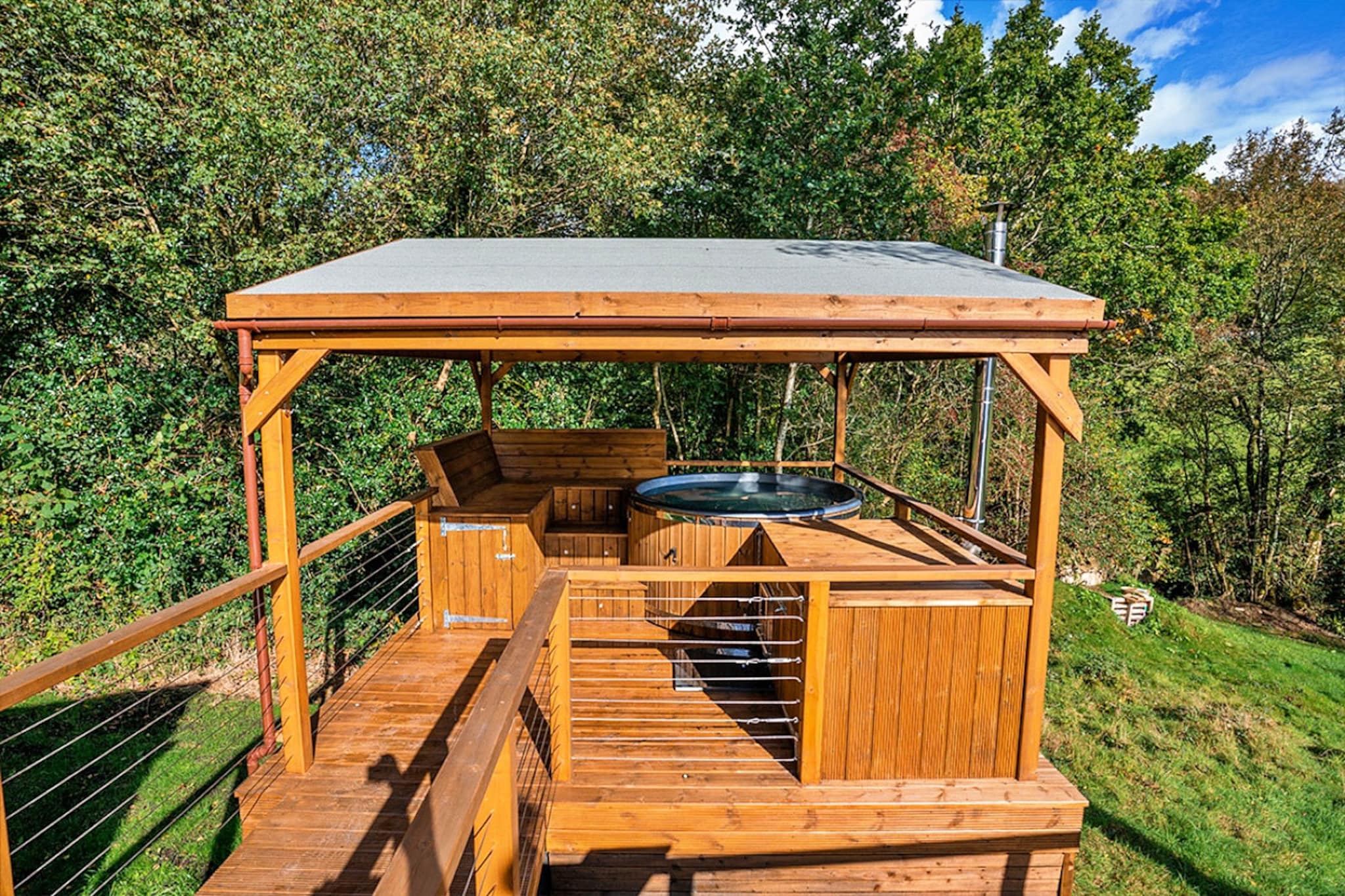 Wakehurst Luxury Dome-Terras