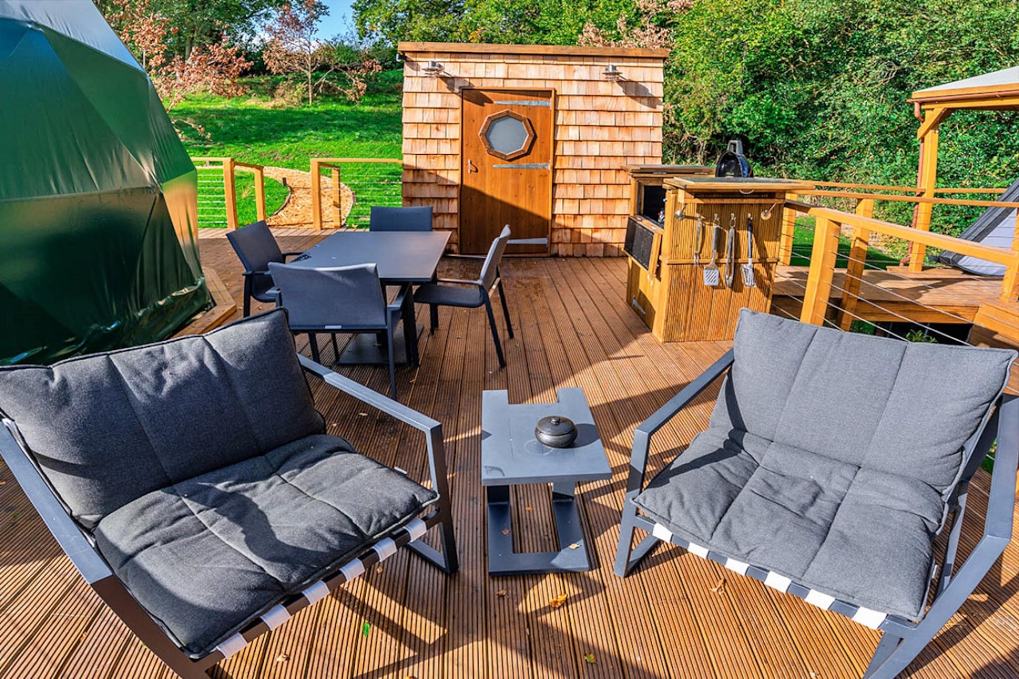 Wakehurst Luxury Dome-Terras