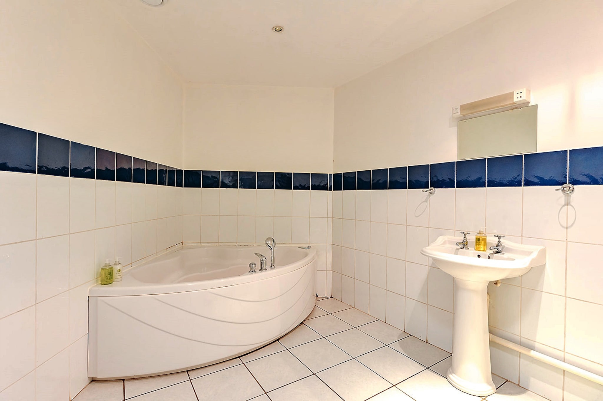 Netley Hall - Honeysuckle-Badkamer