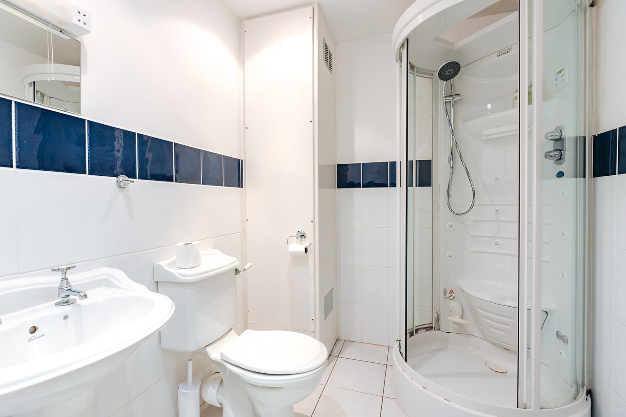 Netley Hall - Lavender-Badkamer