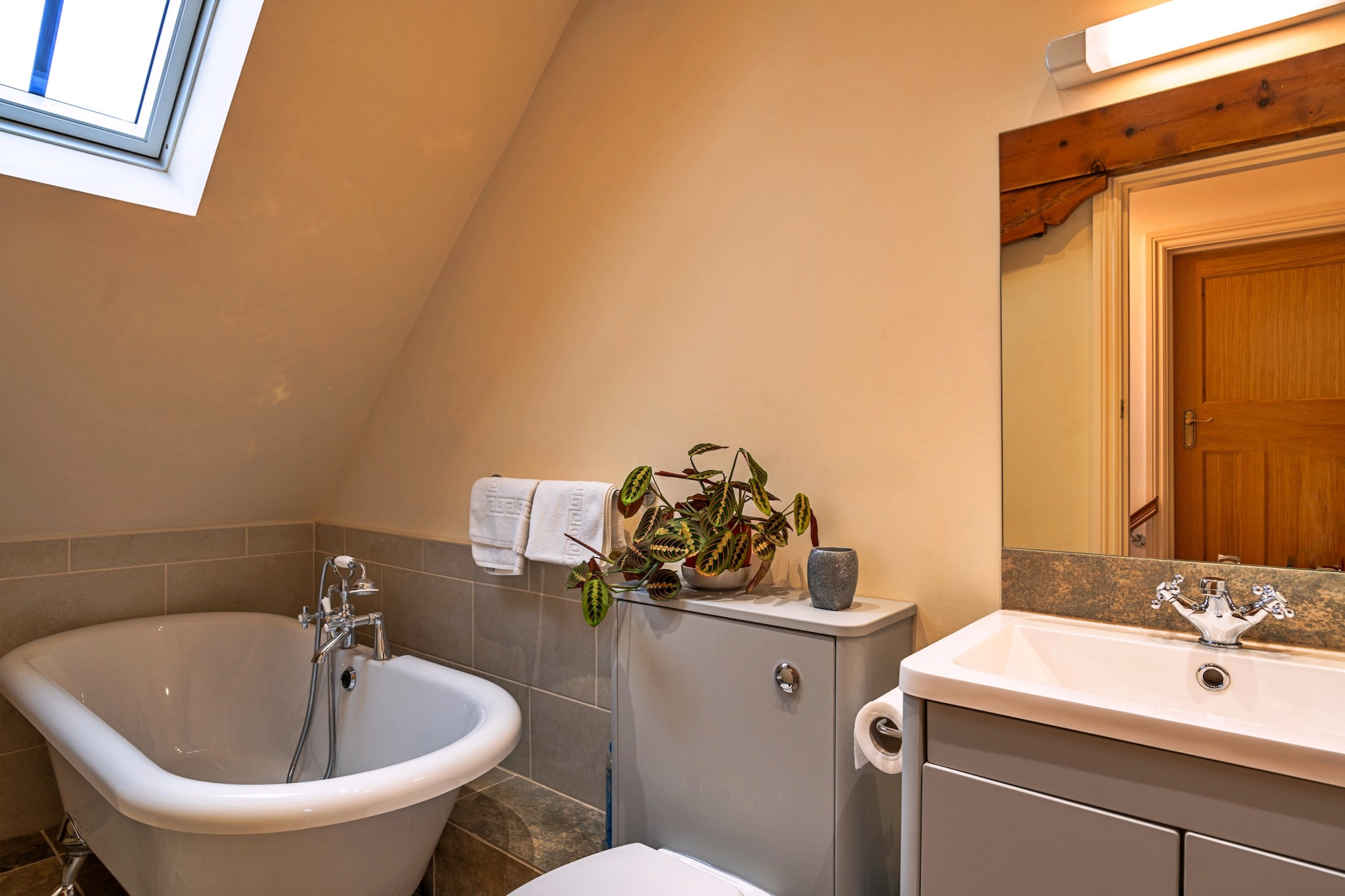Lower School Cottages-Badkamer
