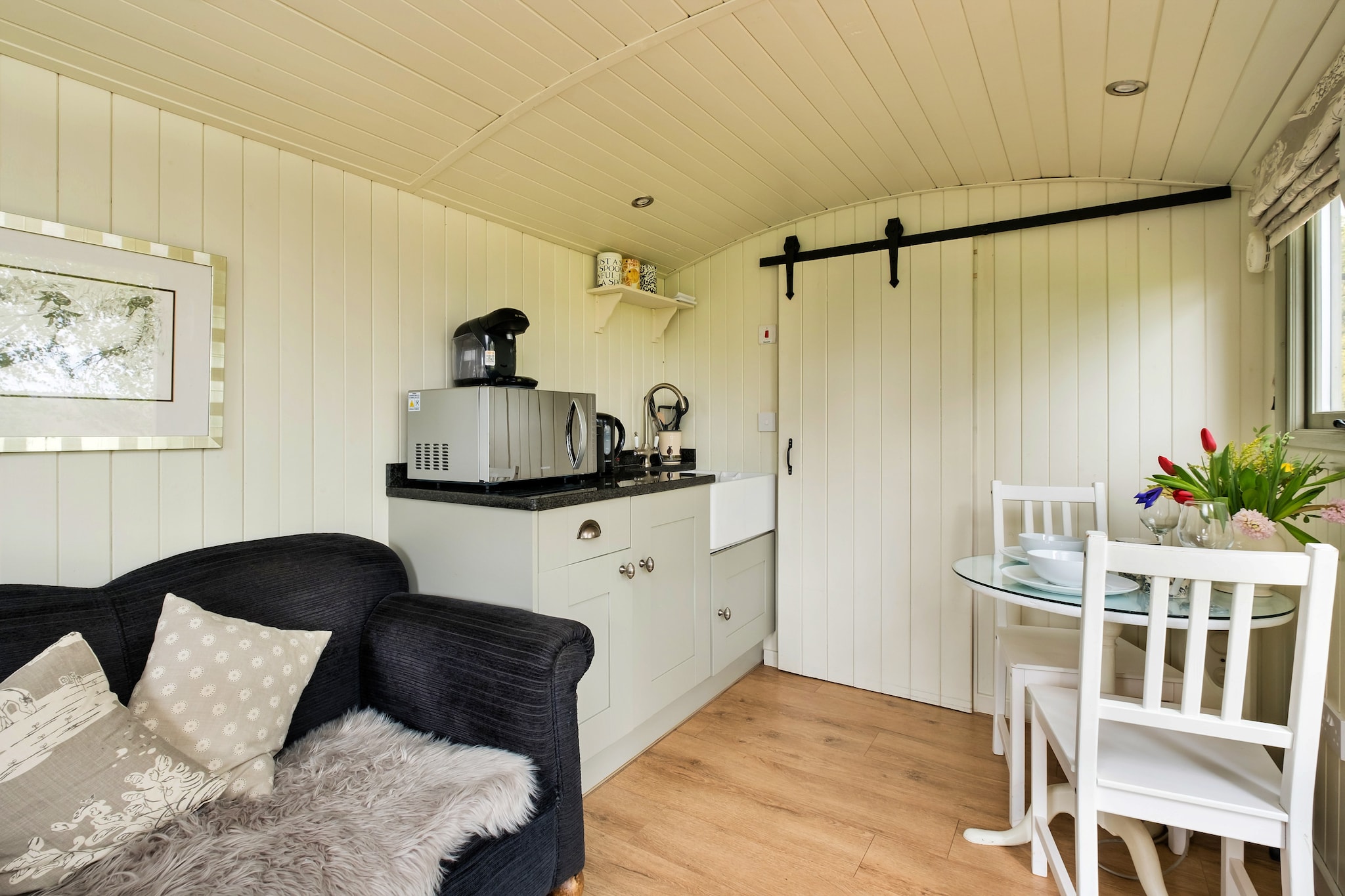 Hay and Hedgerow Glamping-Woonkamer