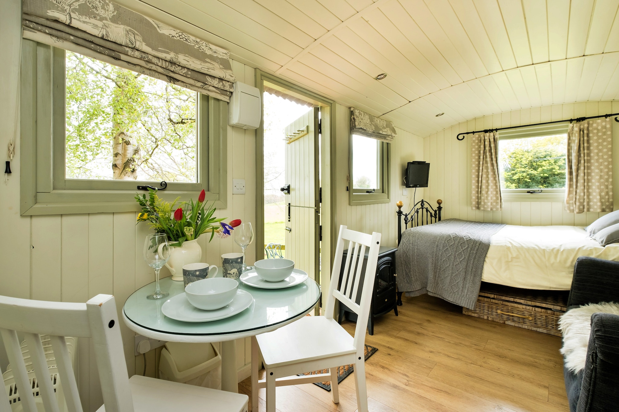 Hay and Hedgerow Glamping-Keuken