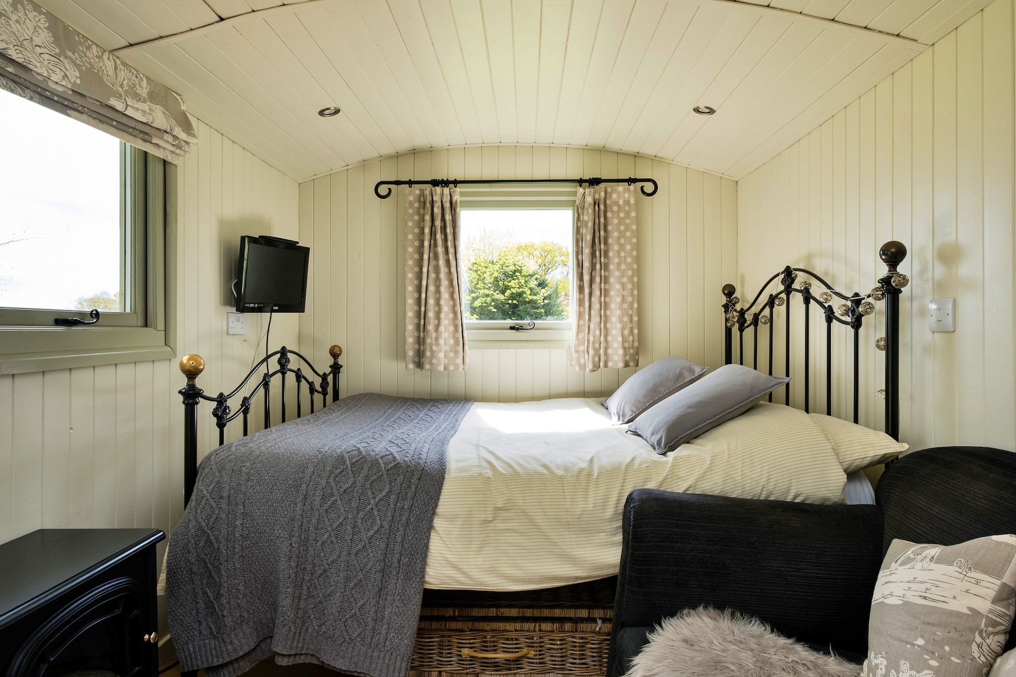 Hay and Hedgerow Glamping