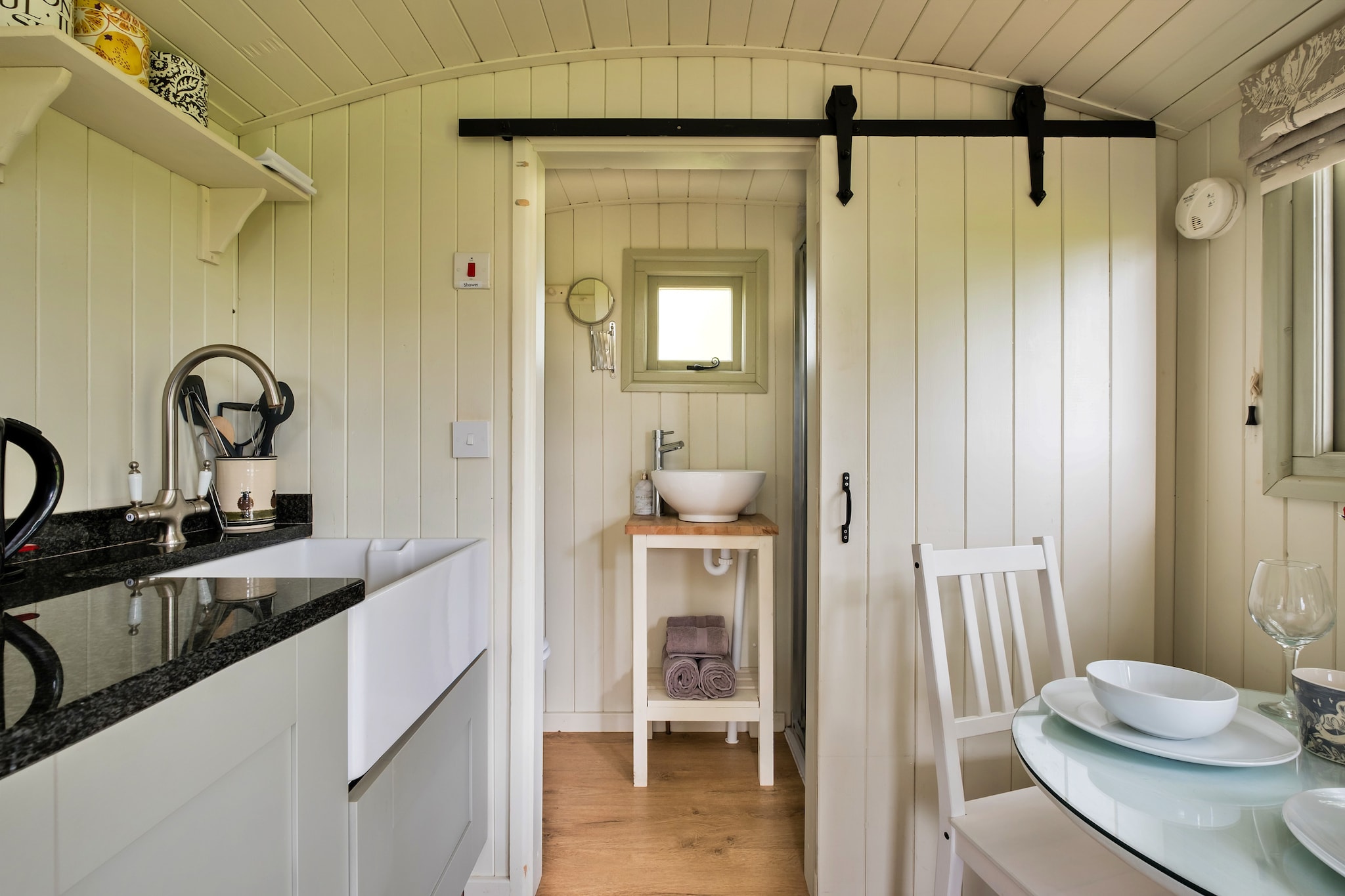 Hay and Hedgerow Glamping-Keuken