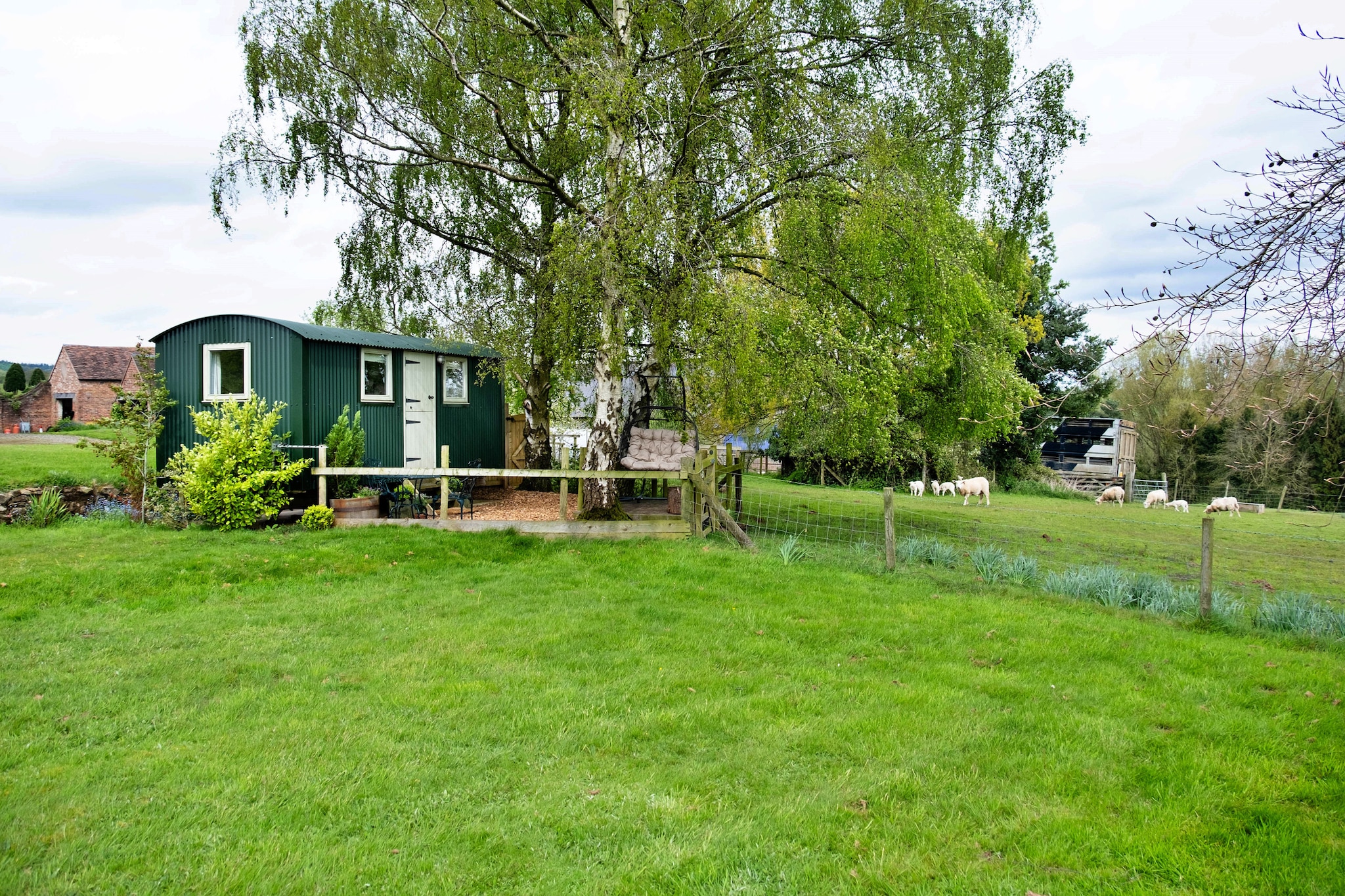Hay and Hedgerow Glamping-Tuinen zomer