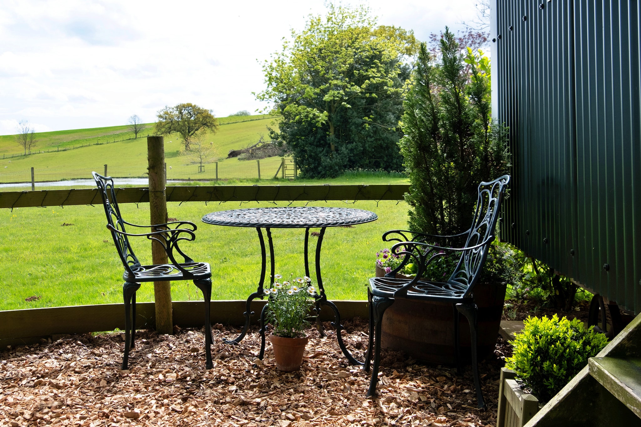 Hay and Hedgerow Glamping-Tuinen zomer