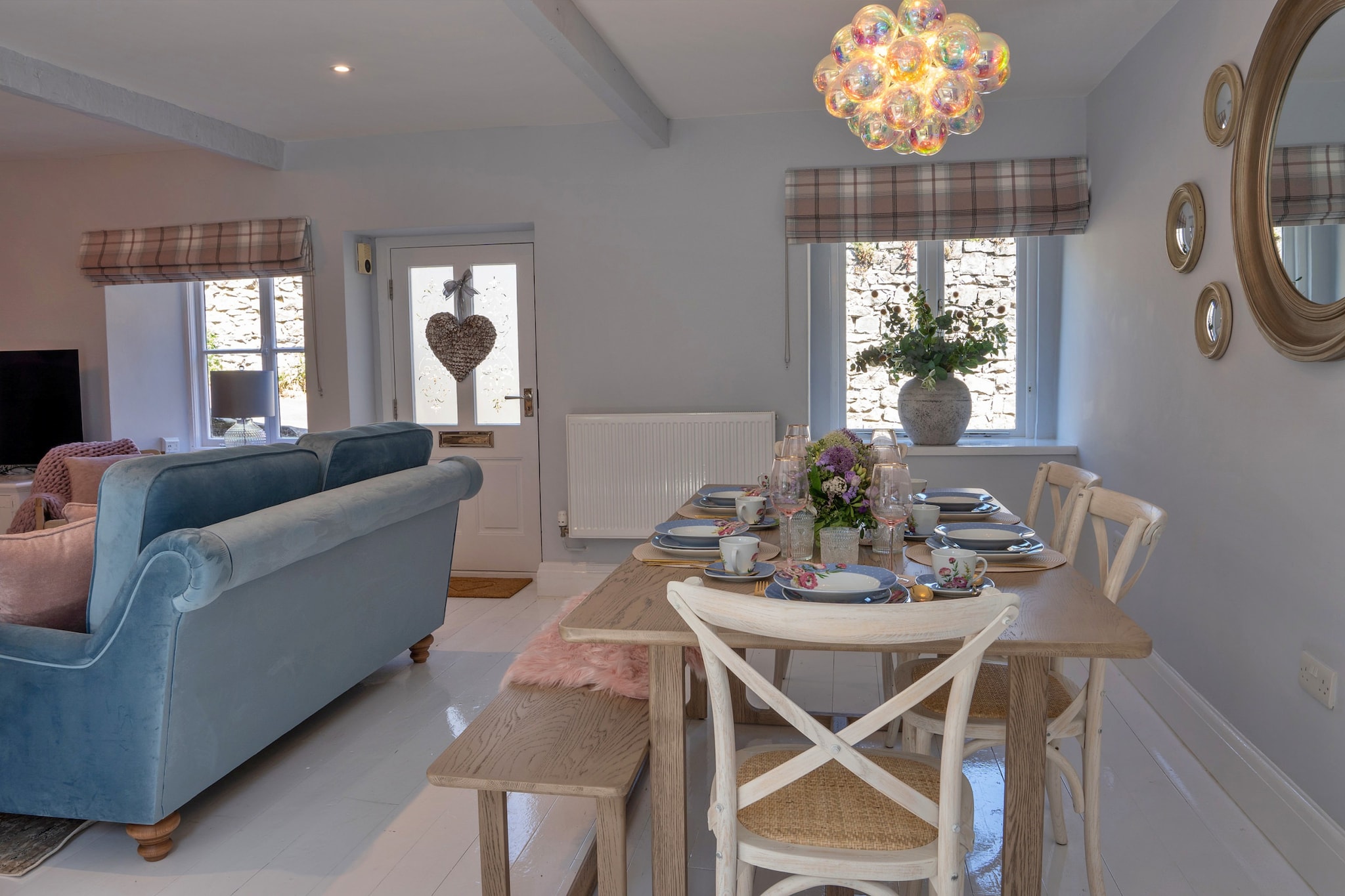 Sisu Bakewell, Limestones Cottage-Eetkamer