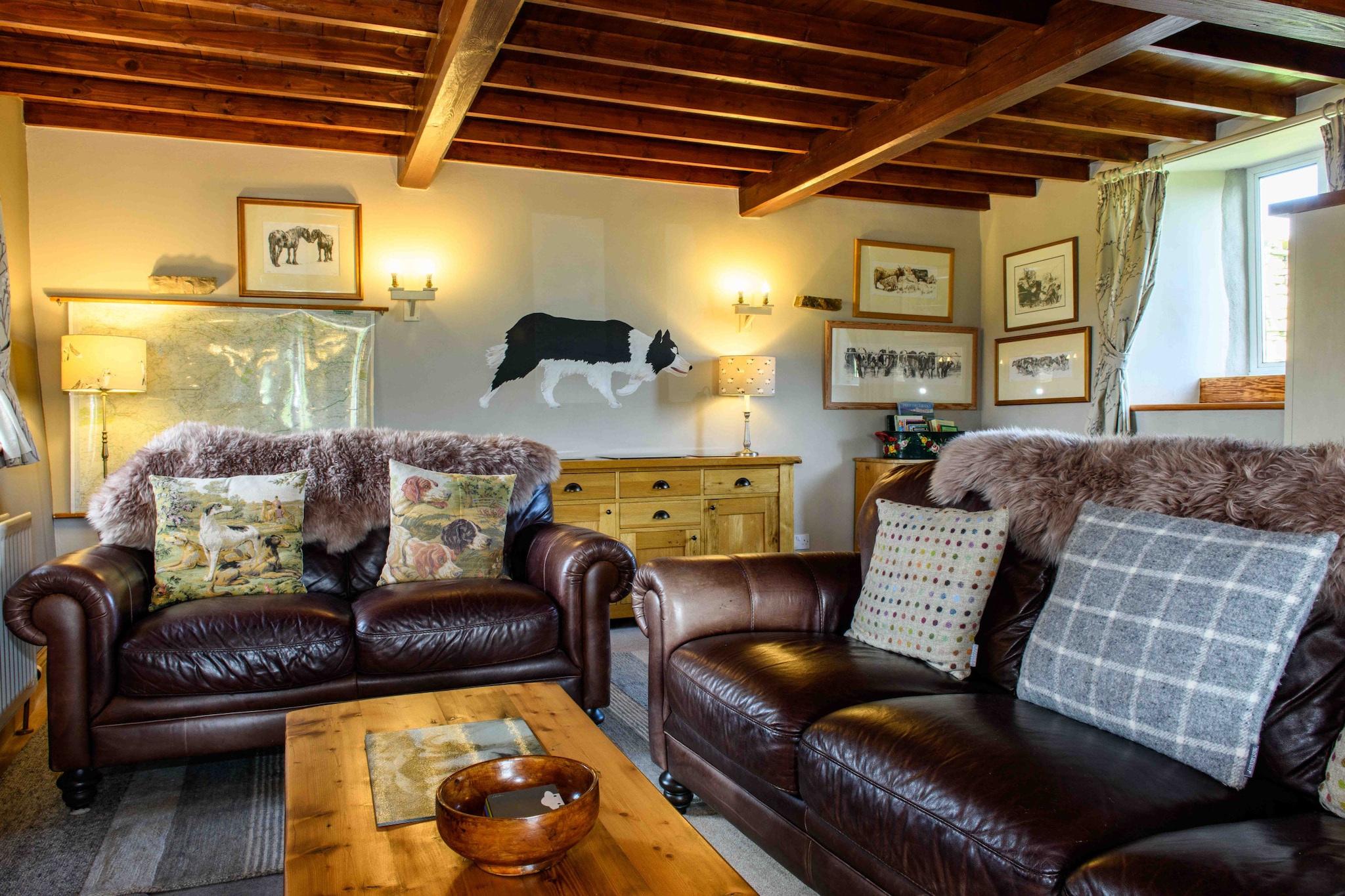 Shepherds Cottage at Mile House Farm-Woonkamer