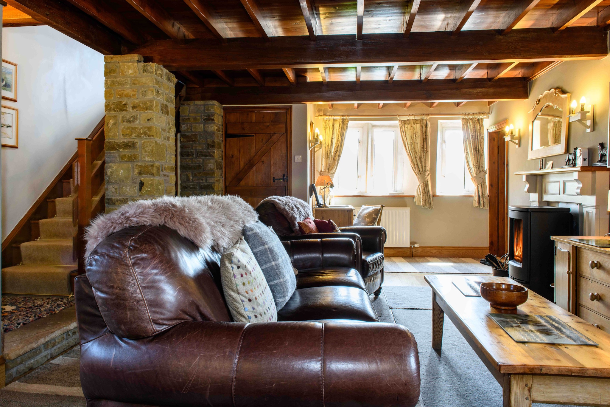 Shepherds Cottage at Mile House Farm-Woonkamer