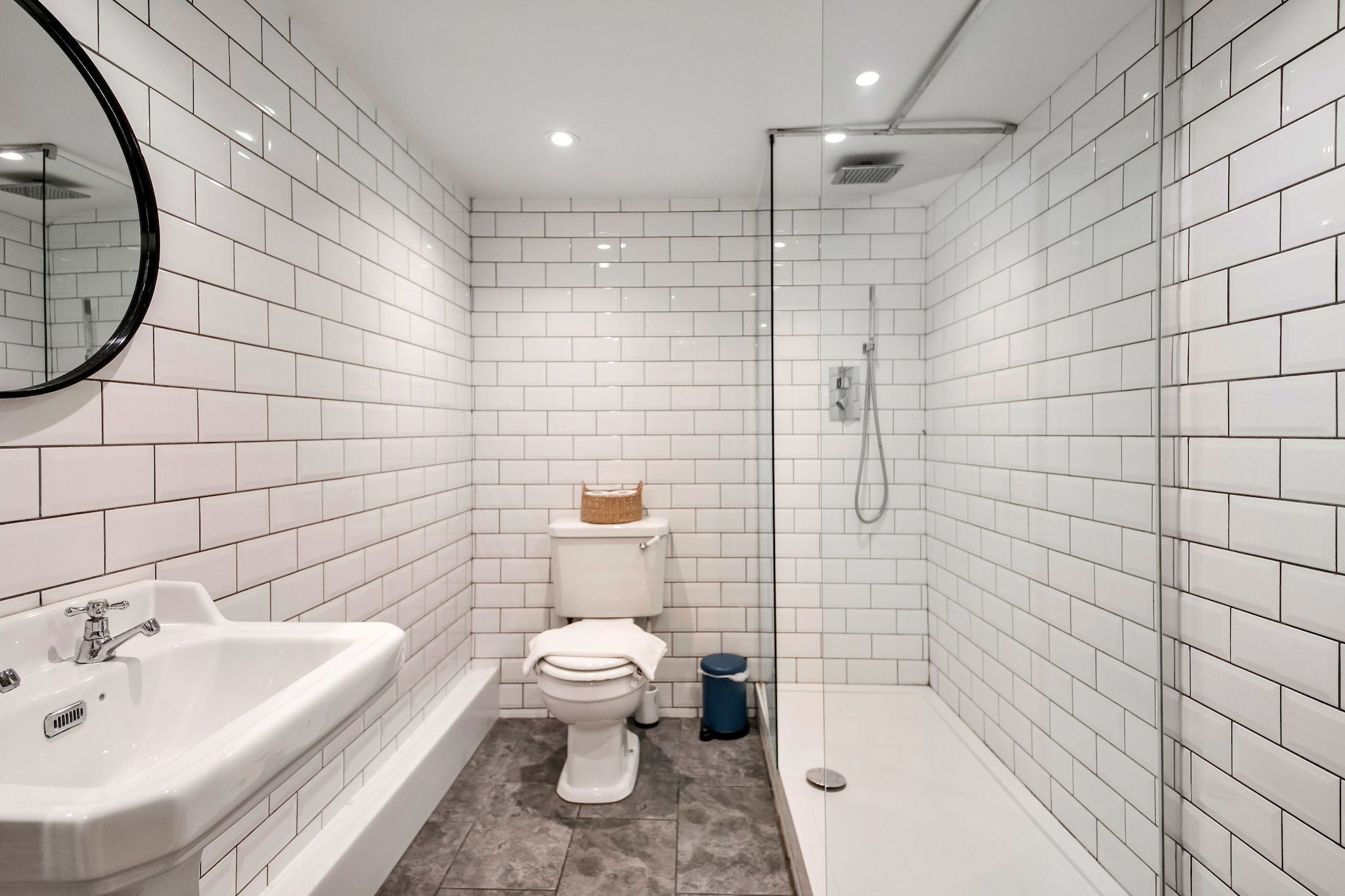 Low Green Cottage-Badkamer