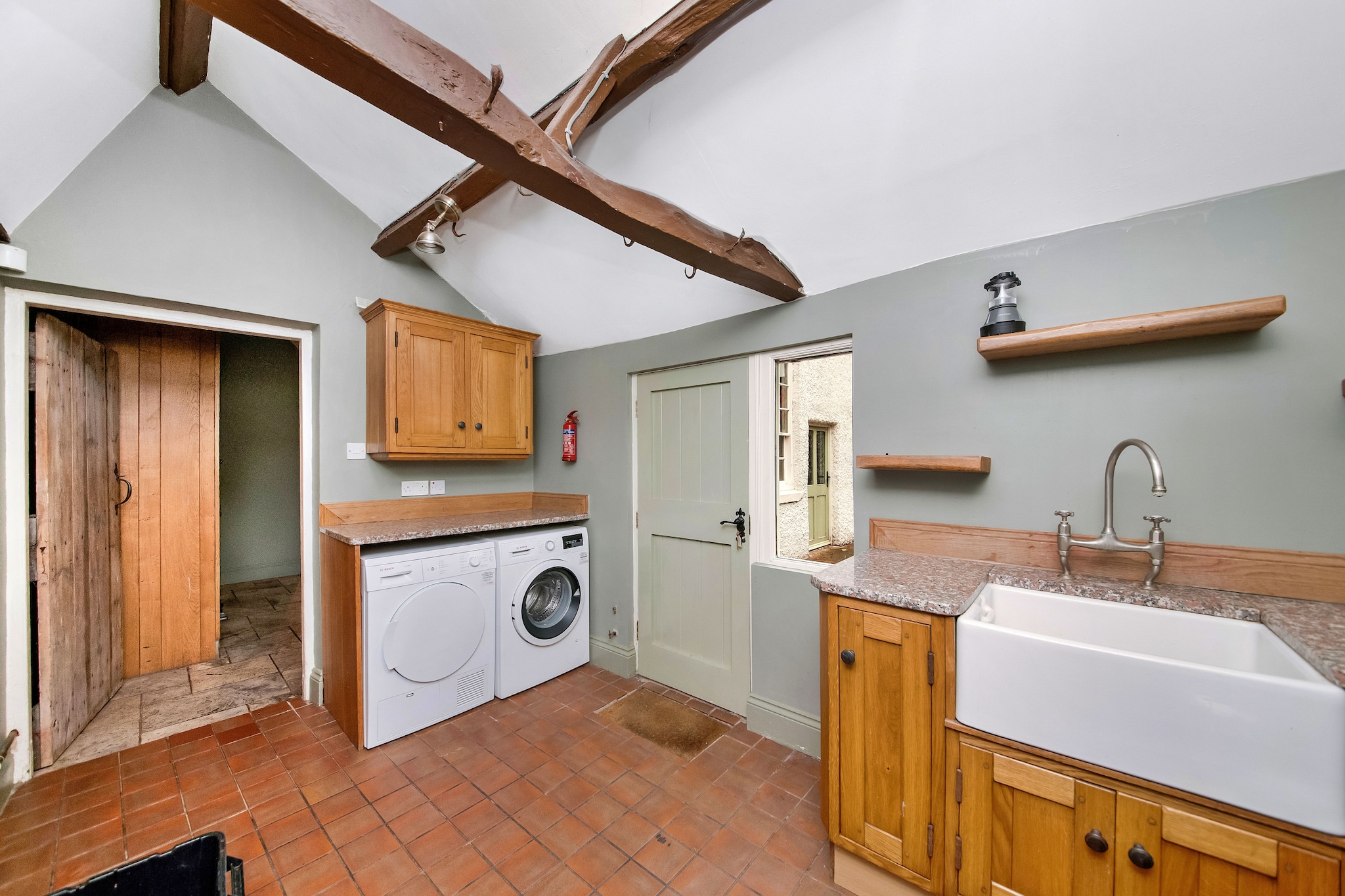Low Green Cottage-Badkamer