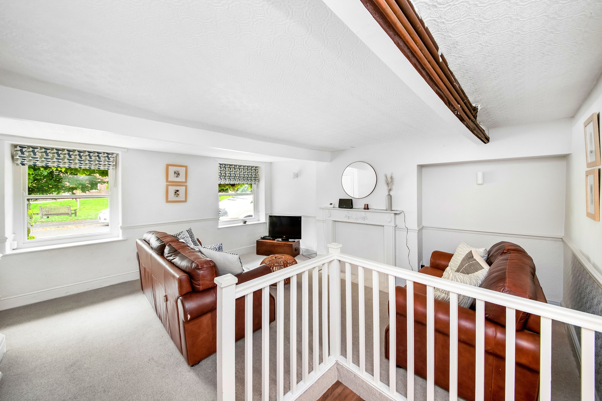 Low Green Cottage-Woonkamer