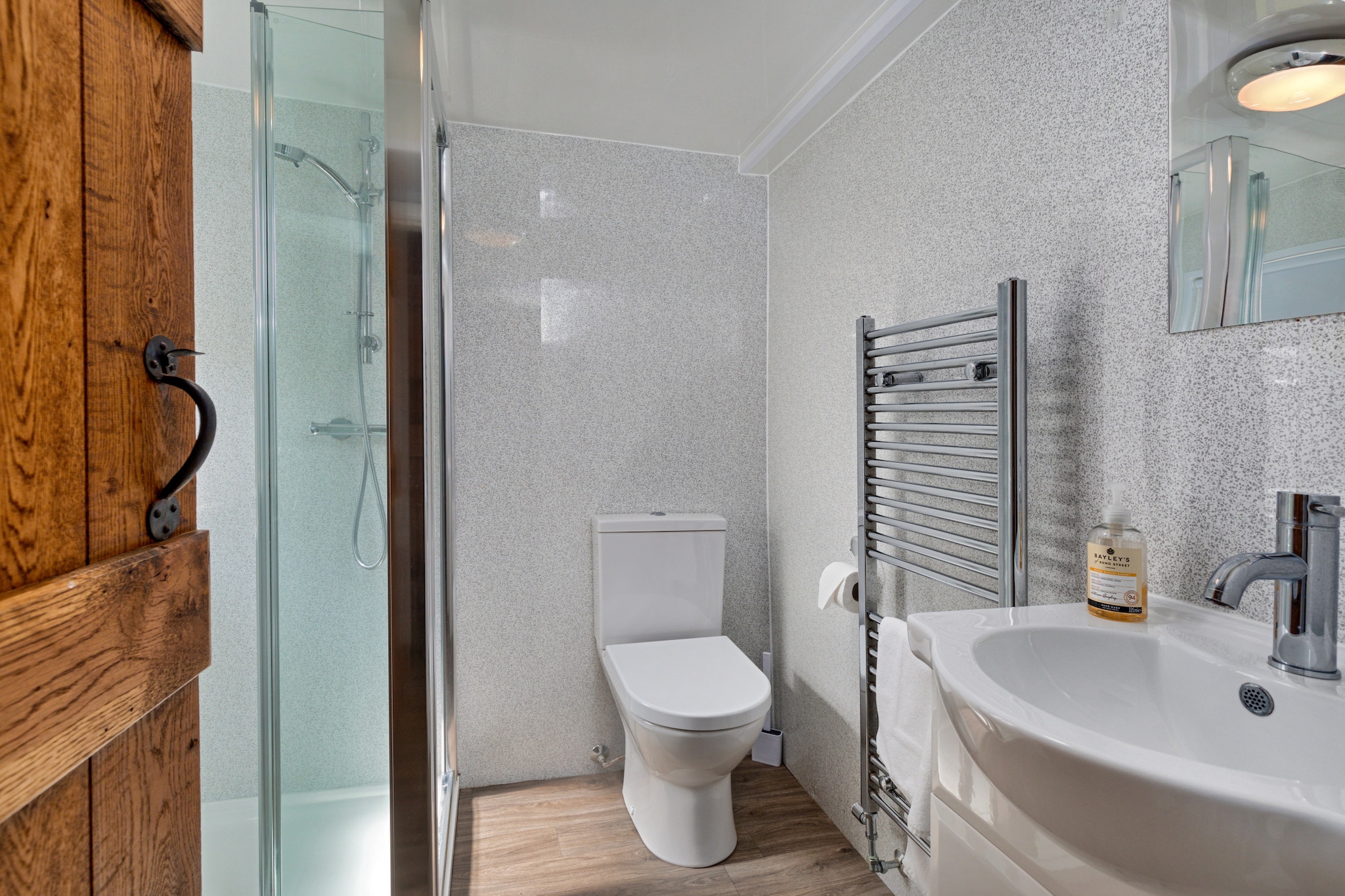 Duck Down Cottage-Badkamer