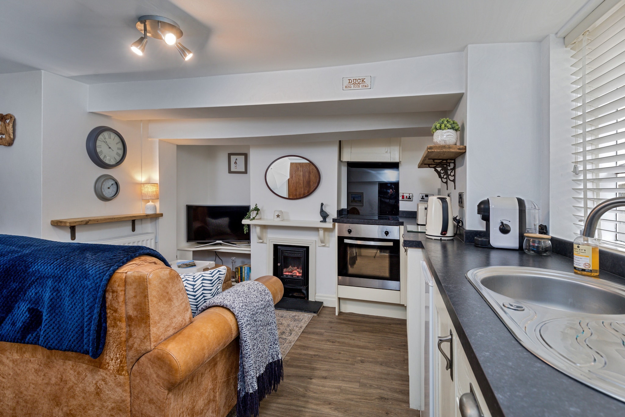 Duck Down Cottage-Woonkamer