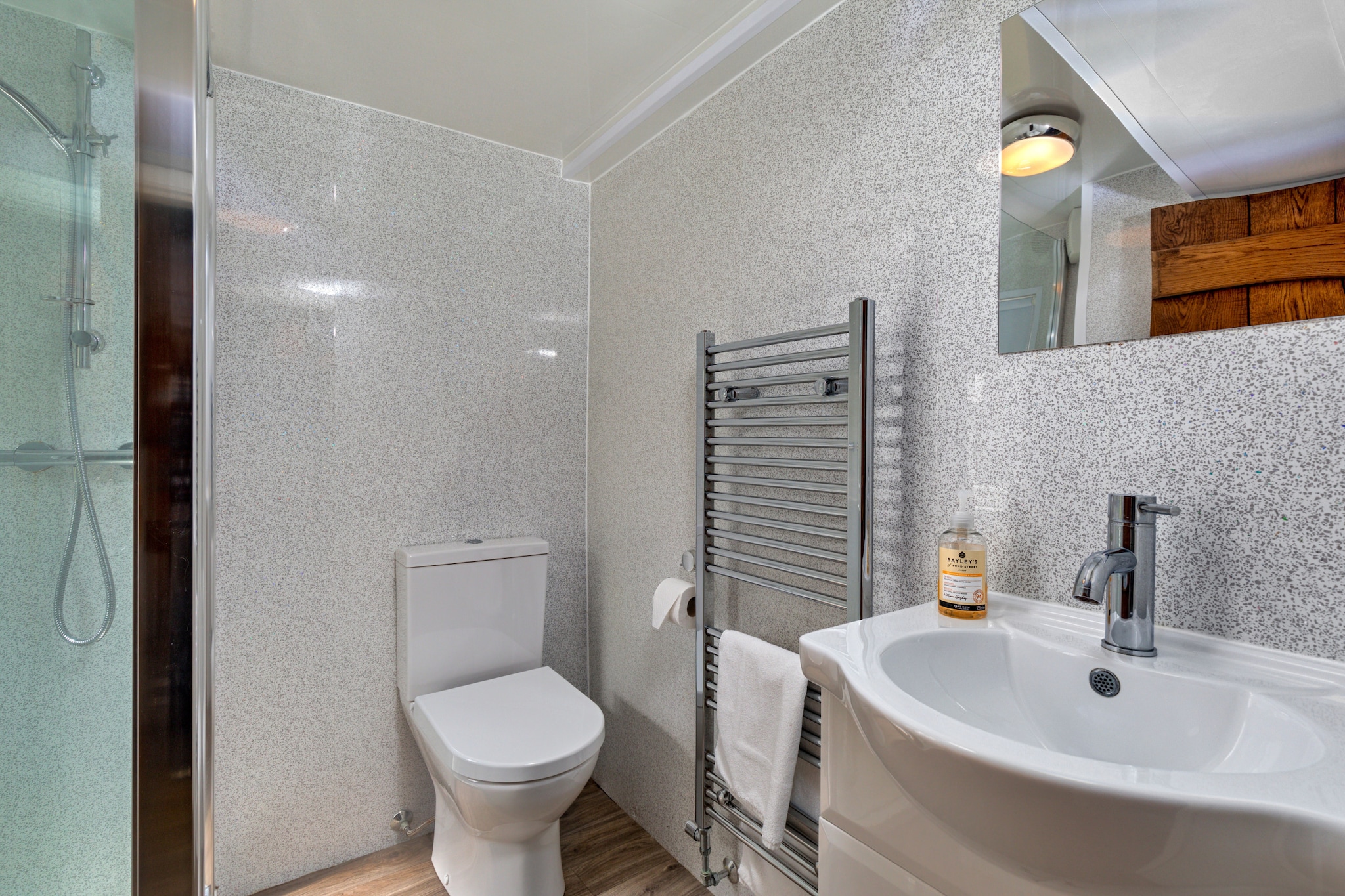 Duck Down Cottage-Badkamer