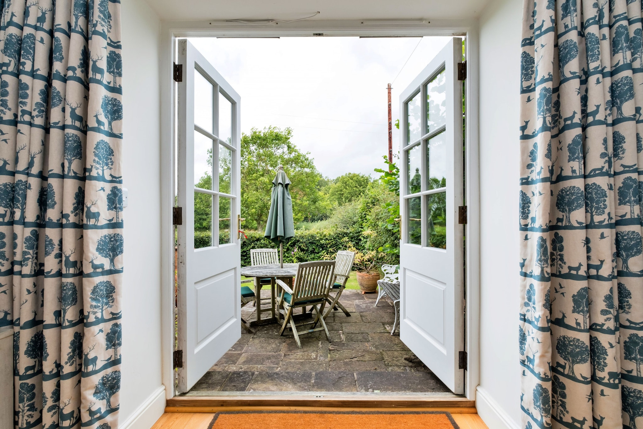 Coach House Wellbeing Retreat-Terras