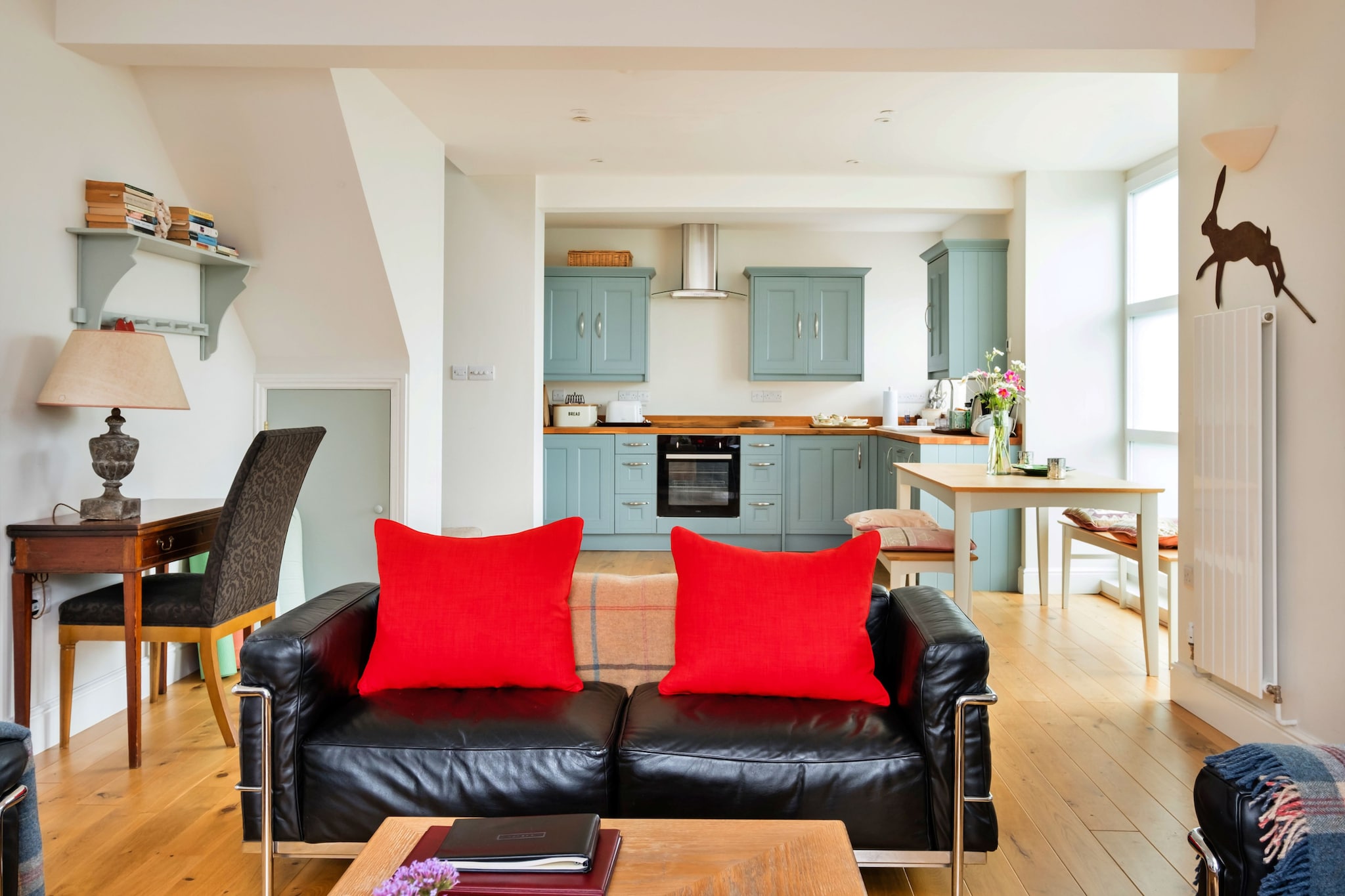 Coach House Wellbeing Retreat-Woonkamer