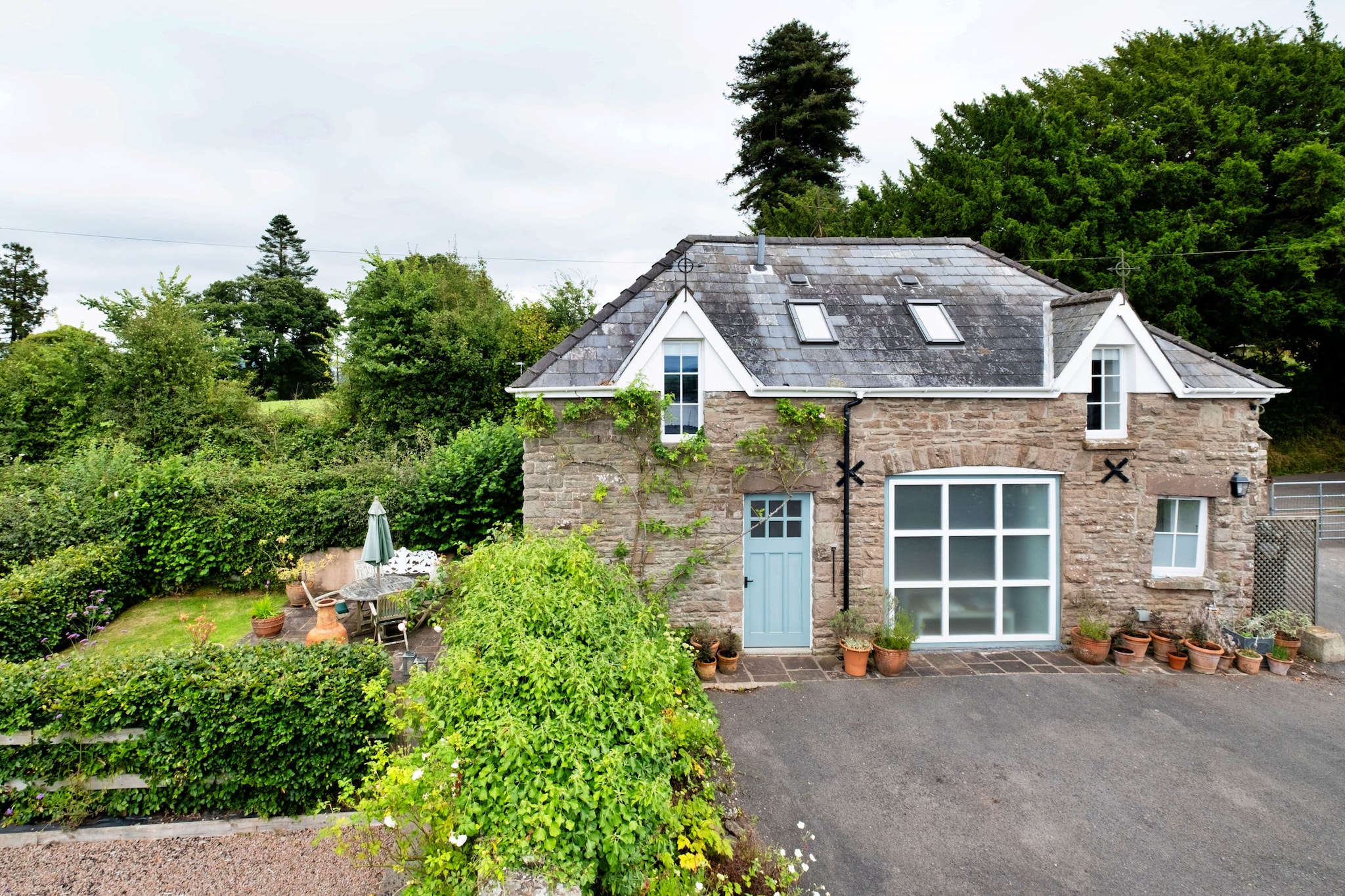 Coach House Wellbeing Retreat-Terras