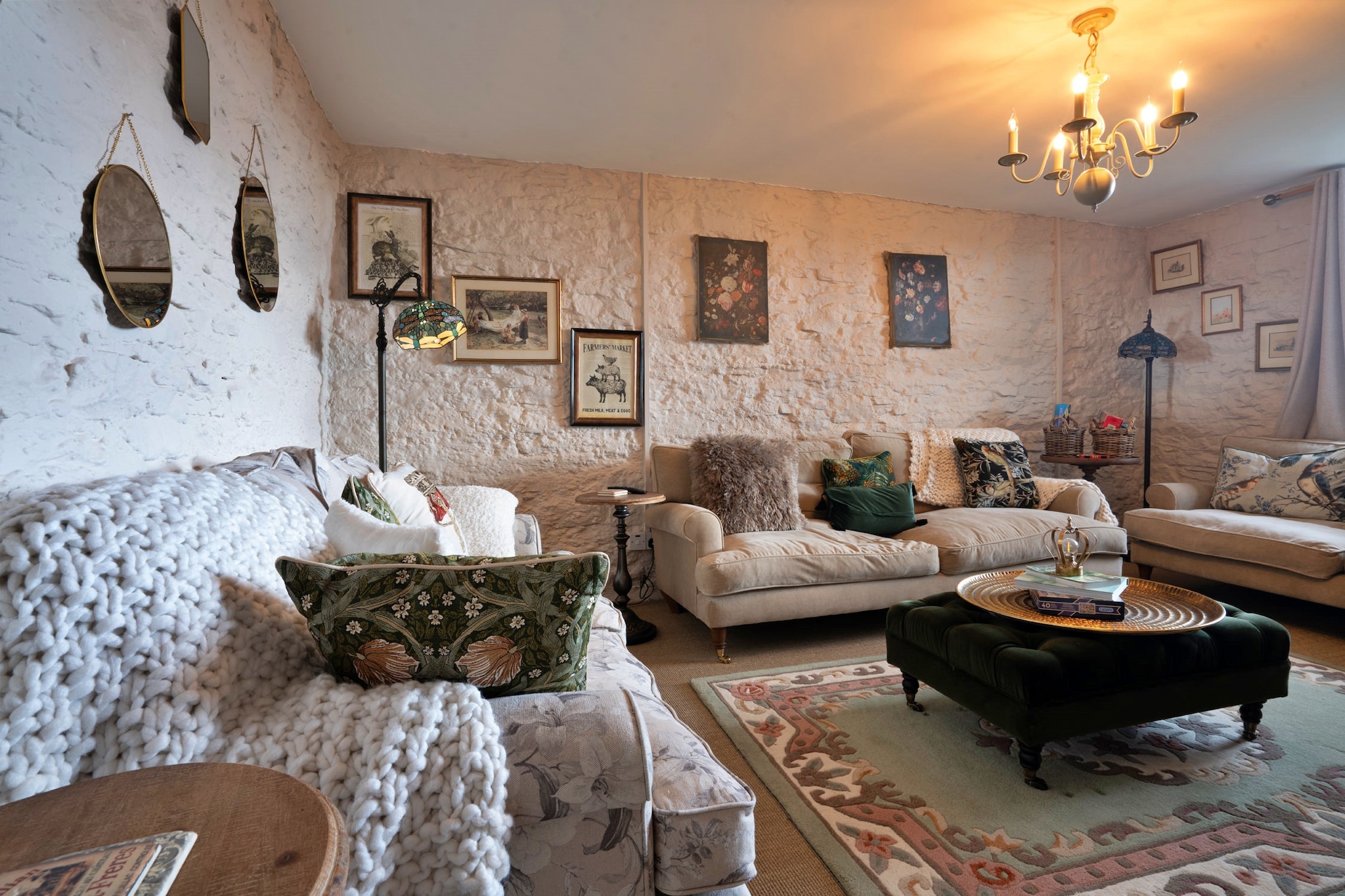 Blackclough Farmhouse at Blackclough Farm-Woonkamer