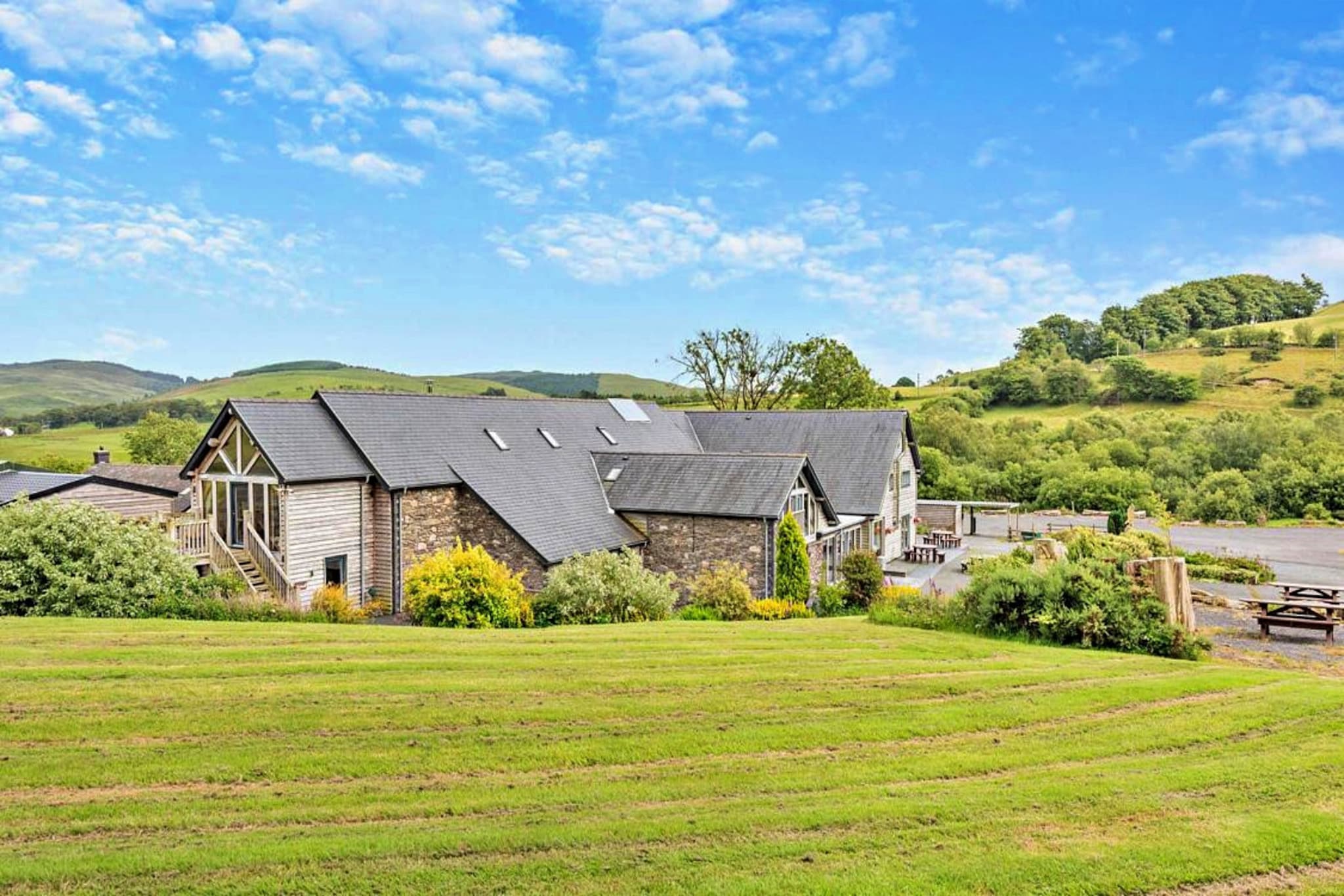 The Welsh Barn-Buitenkant zomer