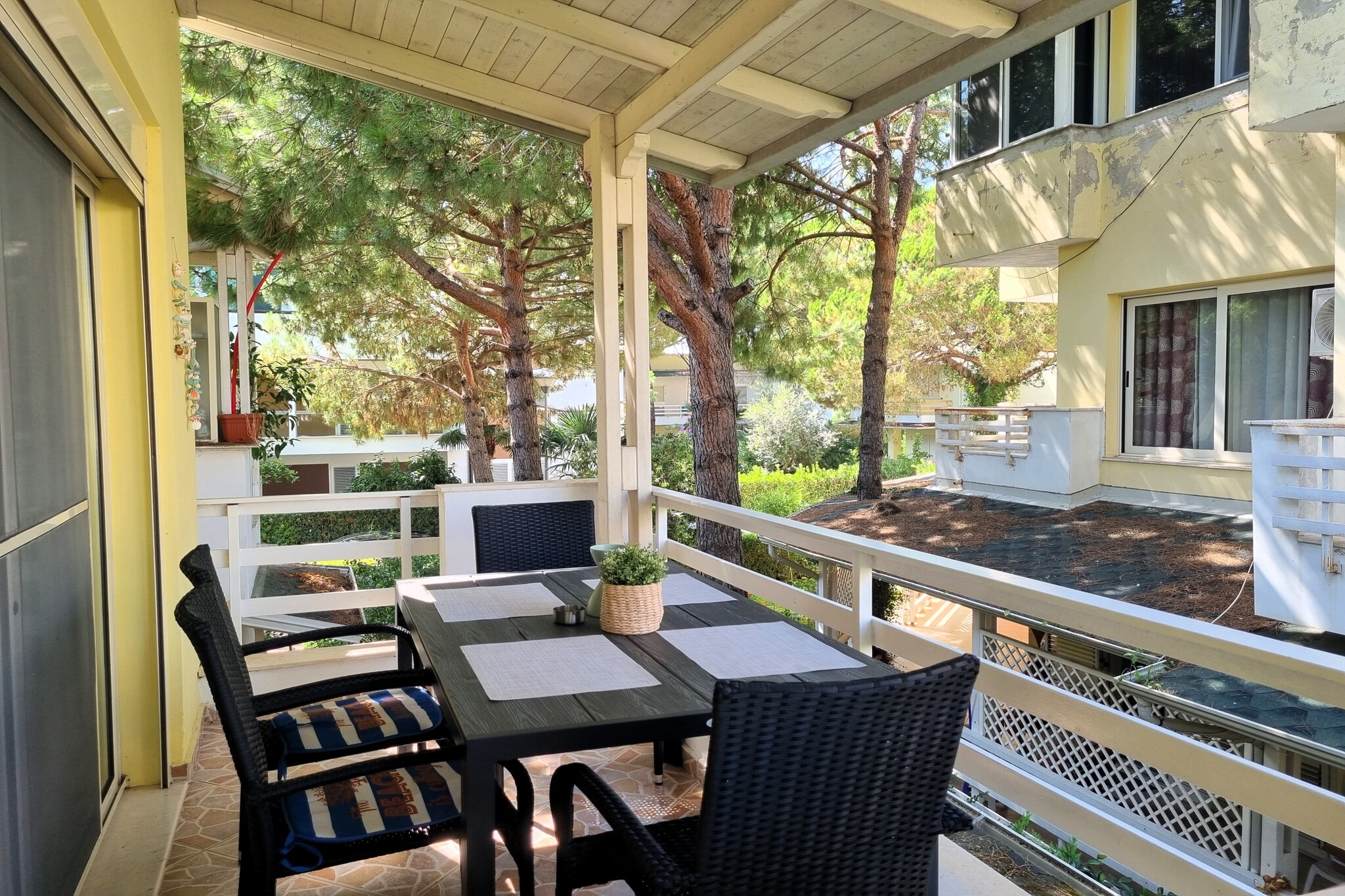 ALD251 - Ledion Lura 1 Lalez-Terrace balcony