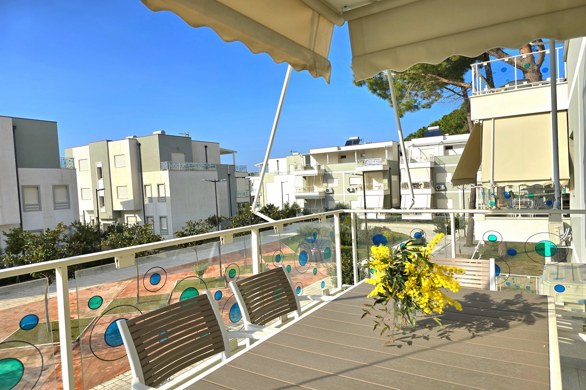 ALD253 - Milaimi Perla Lalez-Terrasbalkon