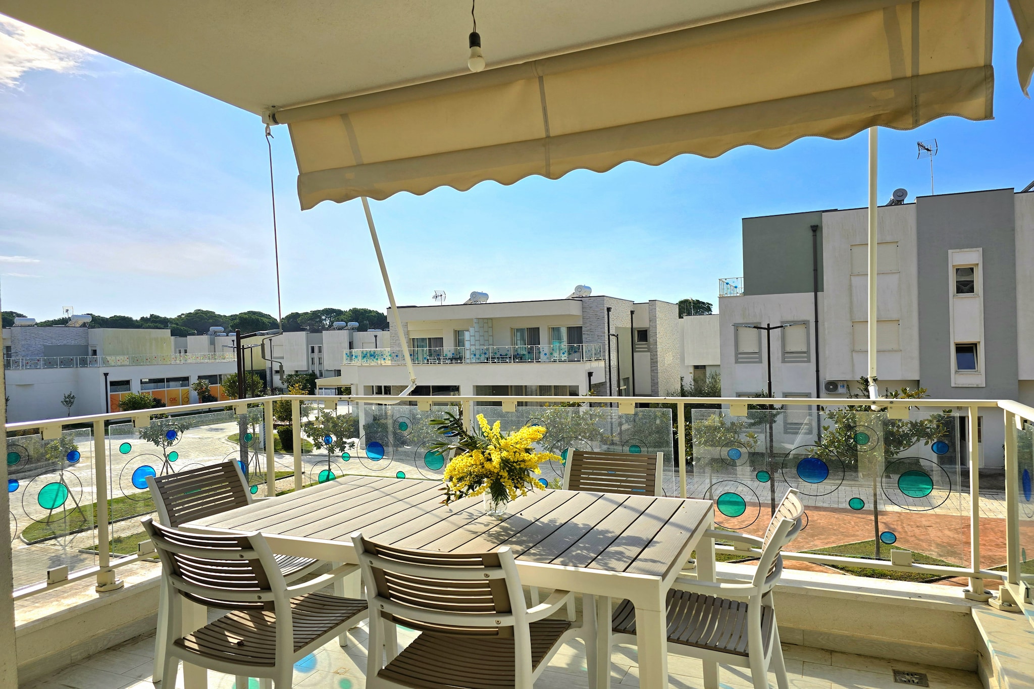 ALD253 - Milaimi Perla Lalez-Terrasbalkon