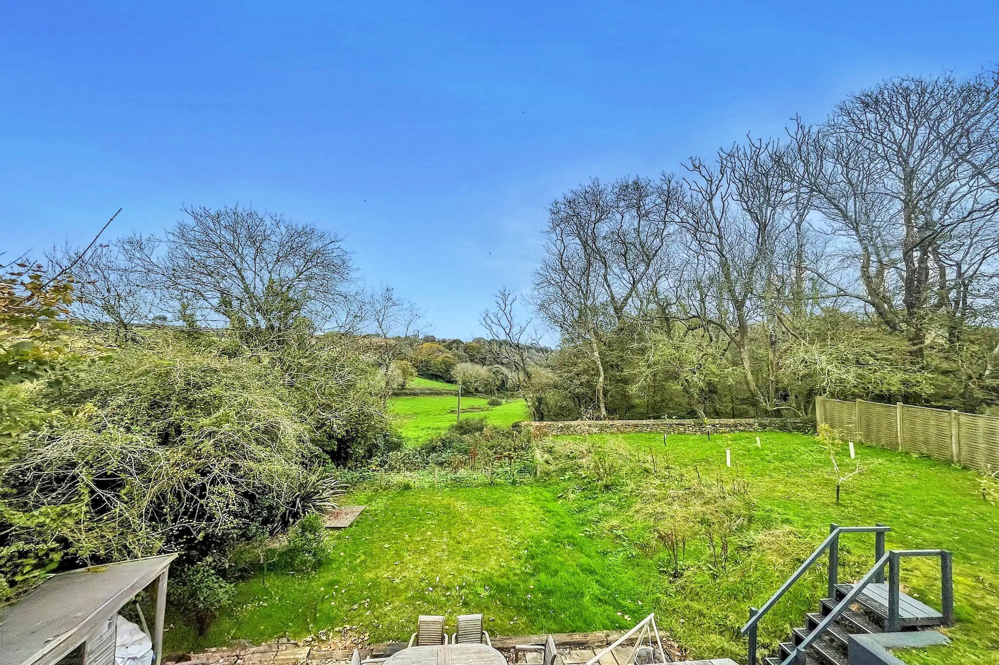Wiggle Barn, Kingsand-Tuinen zomer