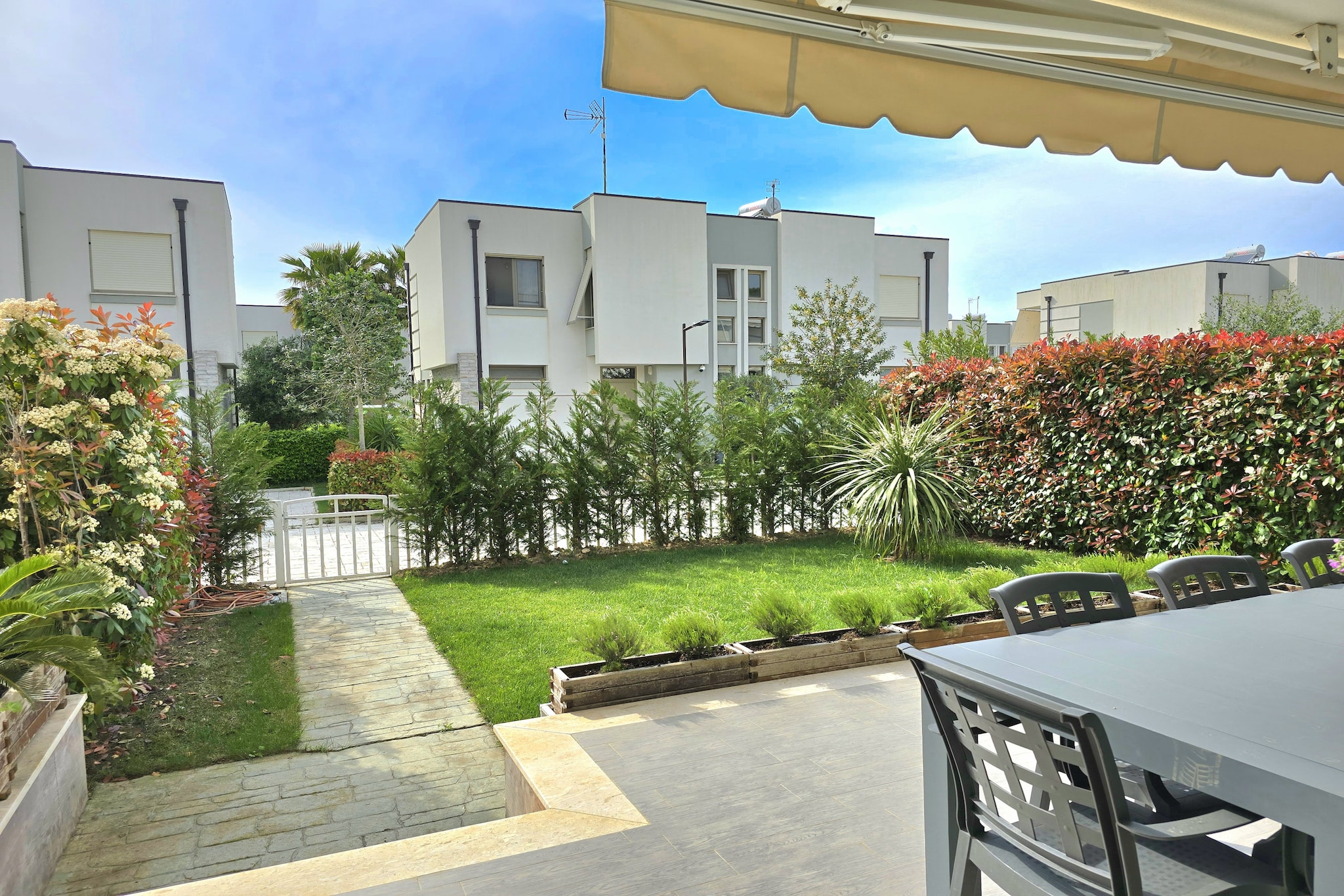 ALD161 - Vila 47 Dori-Terrace balcony