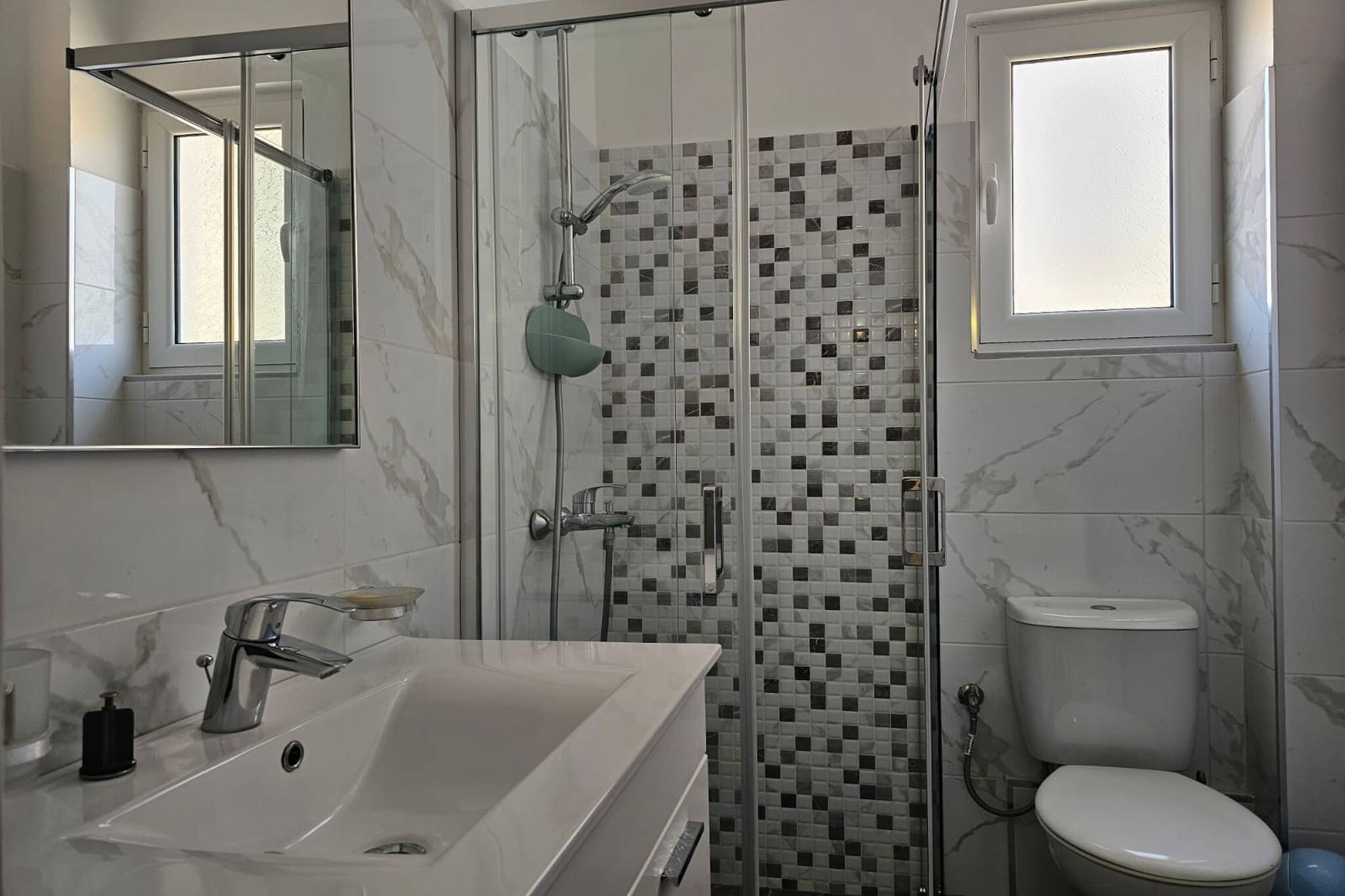 ALS281 - Patrycia Ap-Bathroom