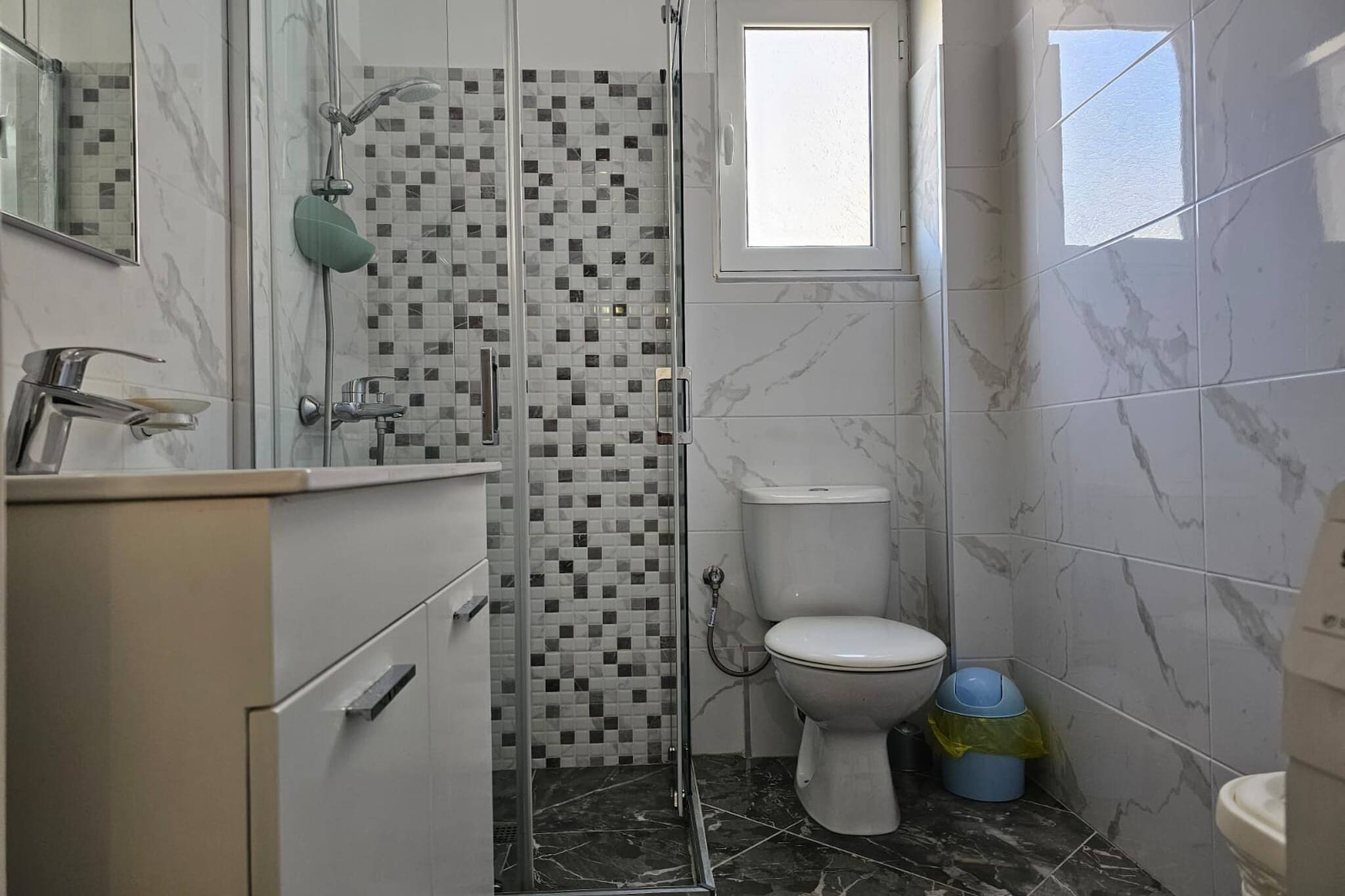 ALS281 - Patrycia Ap-Bathroom