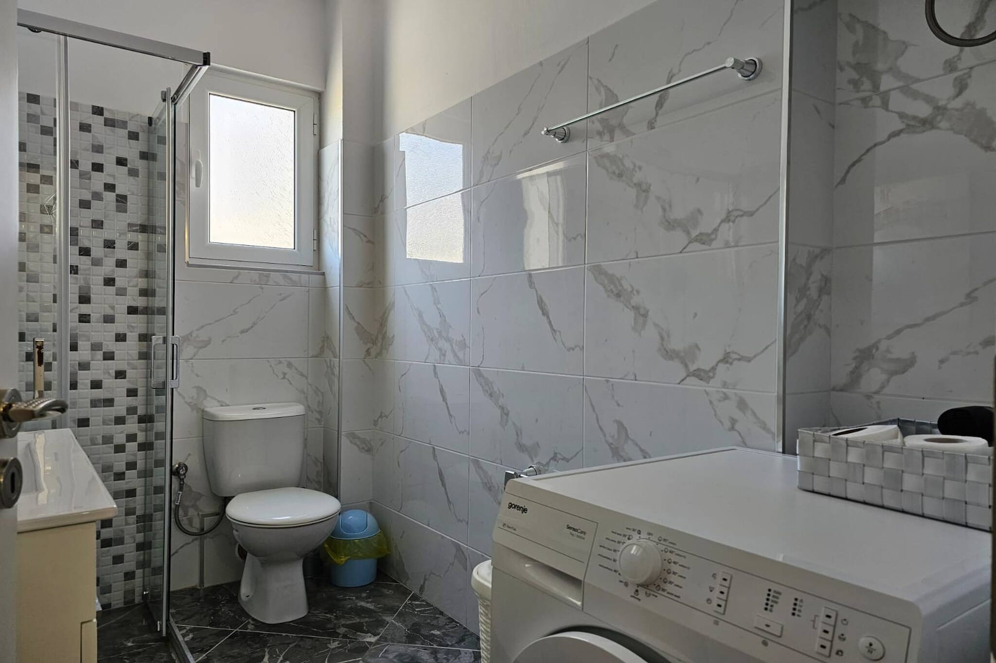 ALS281 - Patrycia Ap-Bathroom