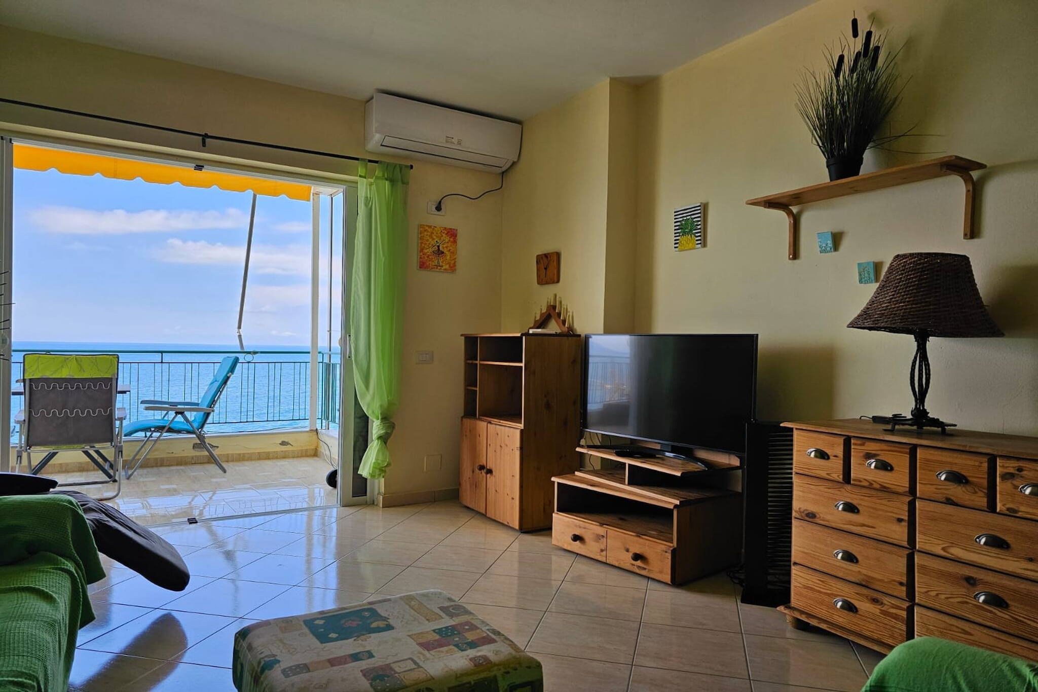 Front line apartment in Saranda - 254-Living room