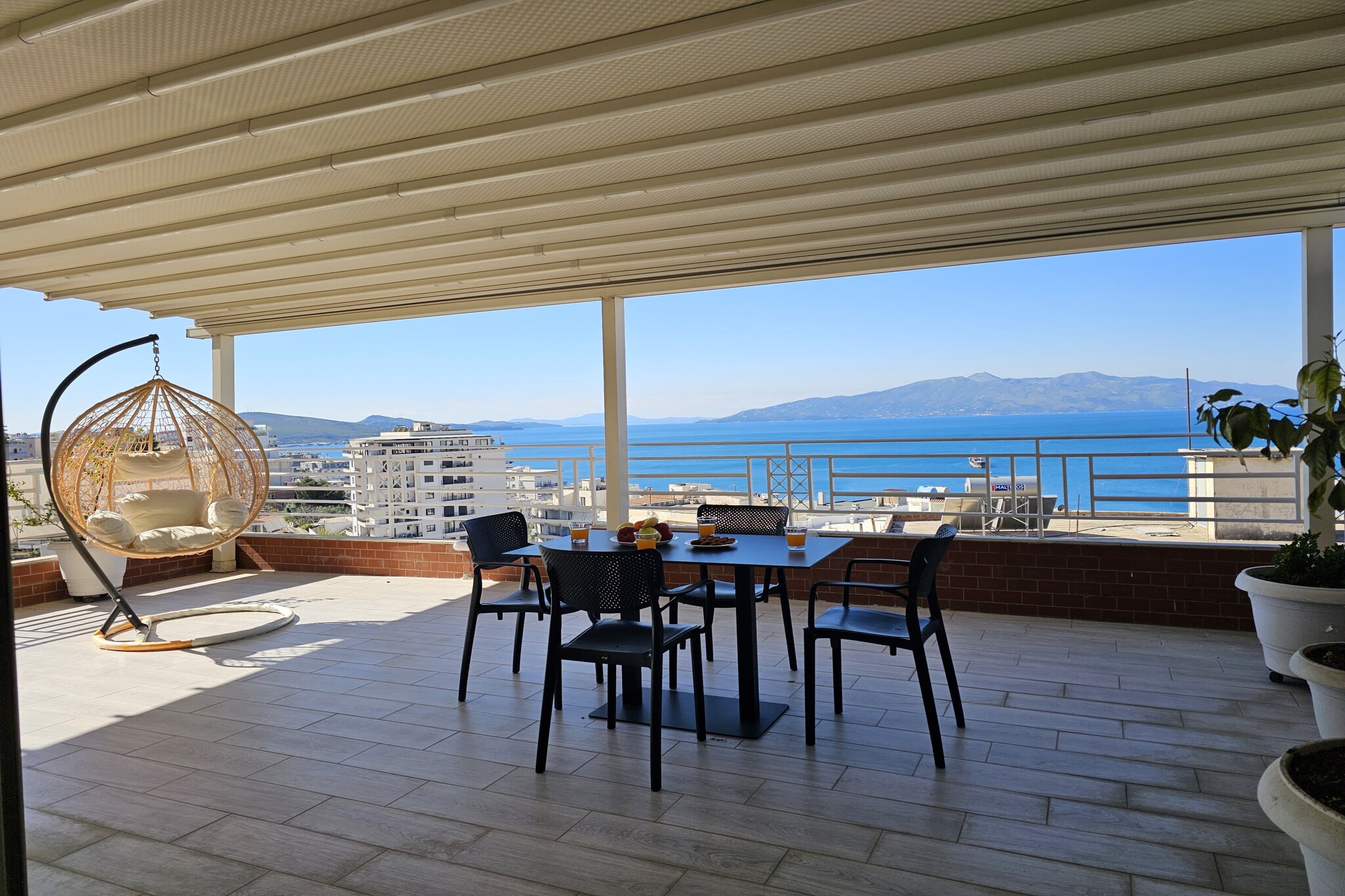 ALS111 - Papafingo te Qazim Demi-Terrace balcony