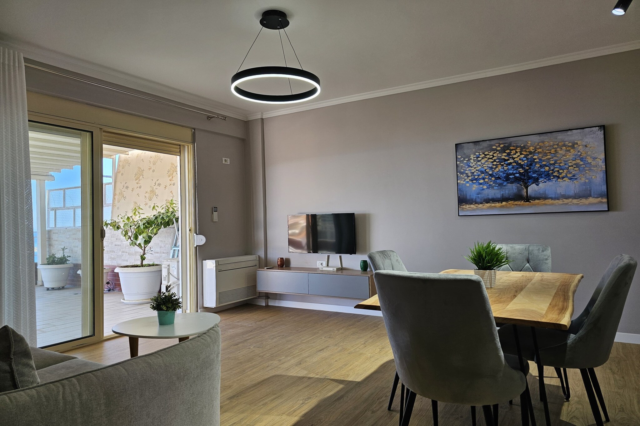 ALS111 - Papafingo te Qazim Demi-Dining room