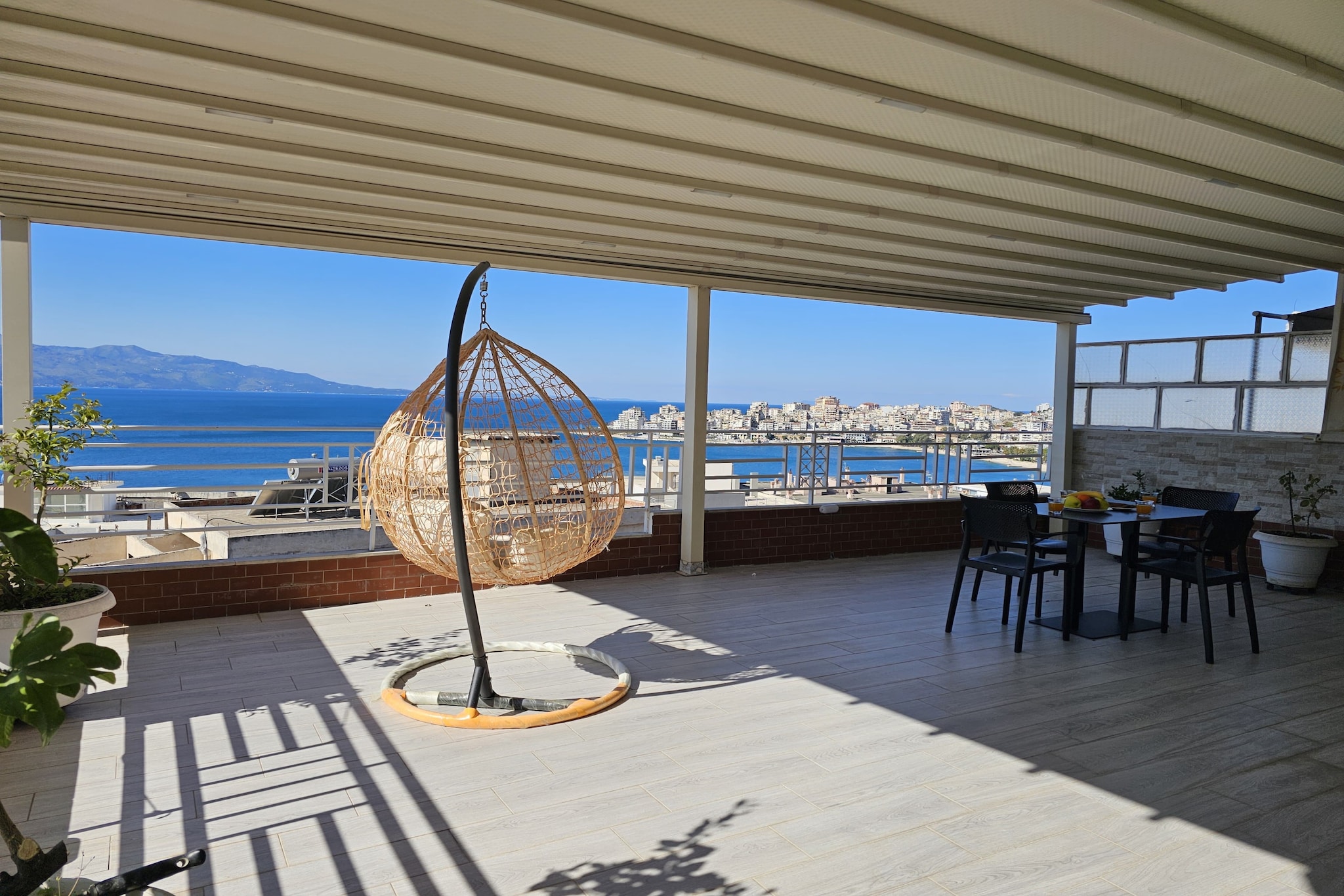 ALS111 - Papafingo te Qazim Demi-Terrace balcony