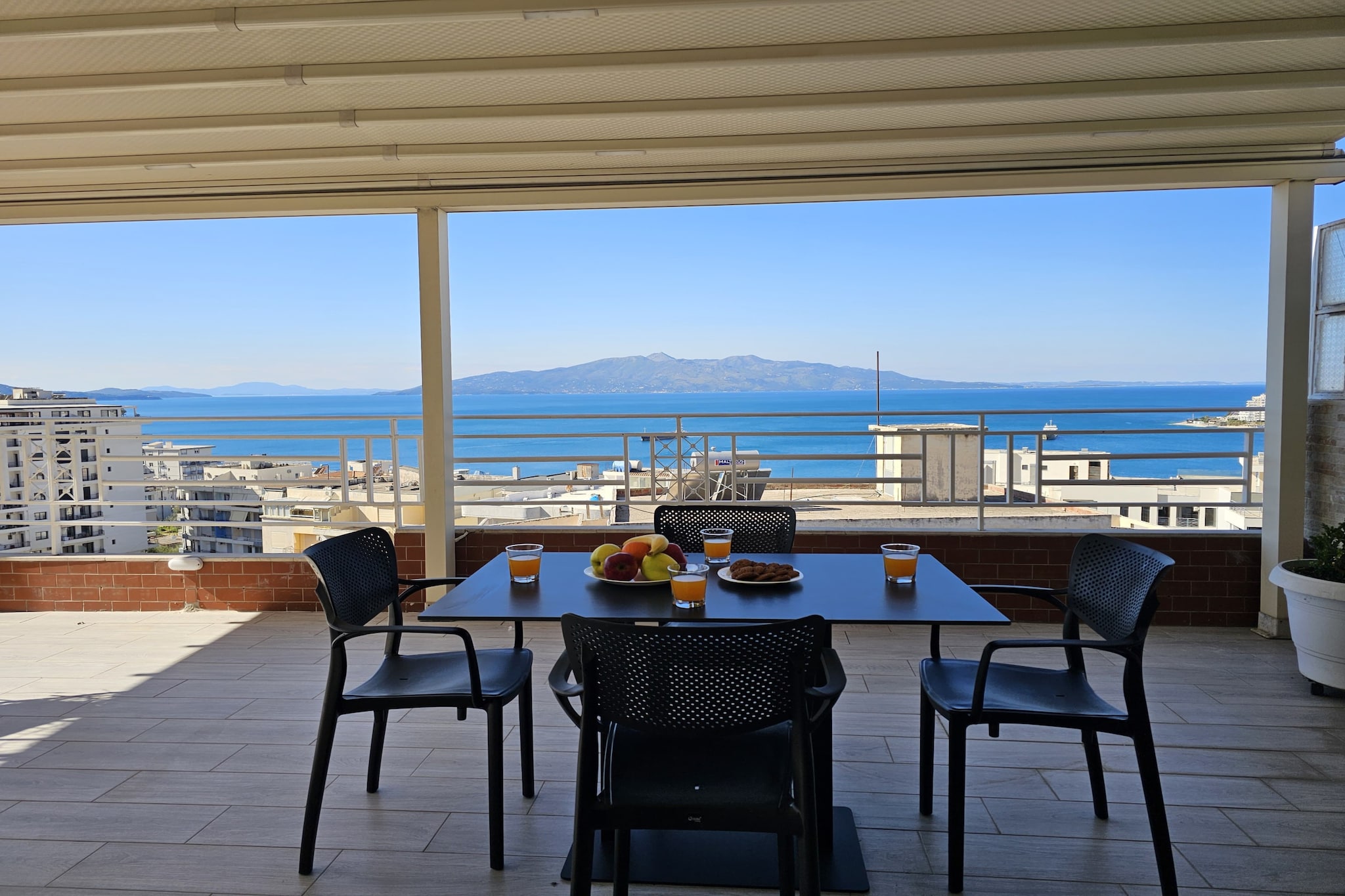 ALS111 - Papafingo te Qazim Demi-Terrace balcony