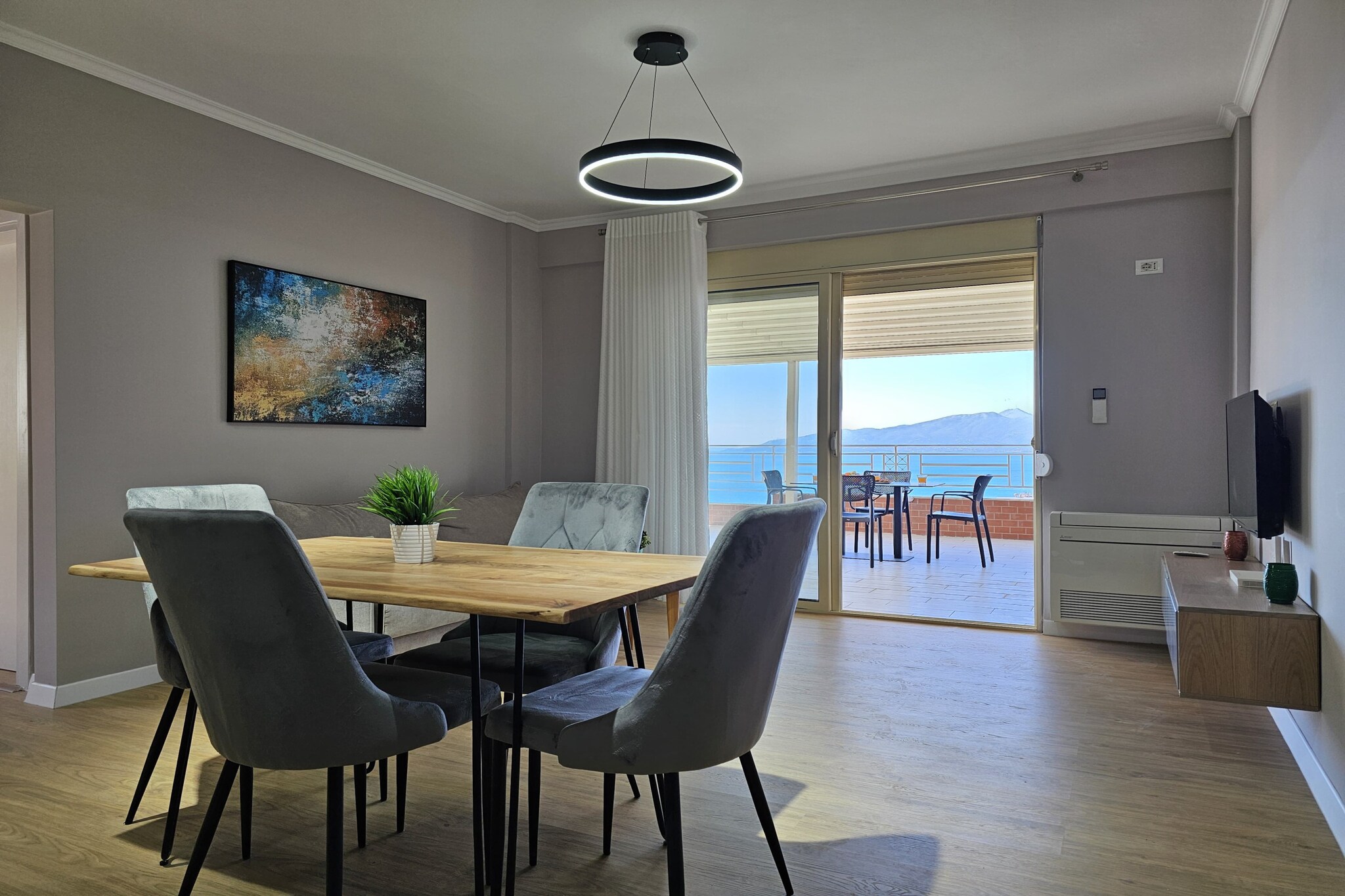 ALS111 - Papafingo te Qazim Demi-Dining room