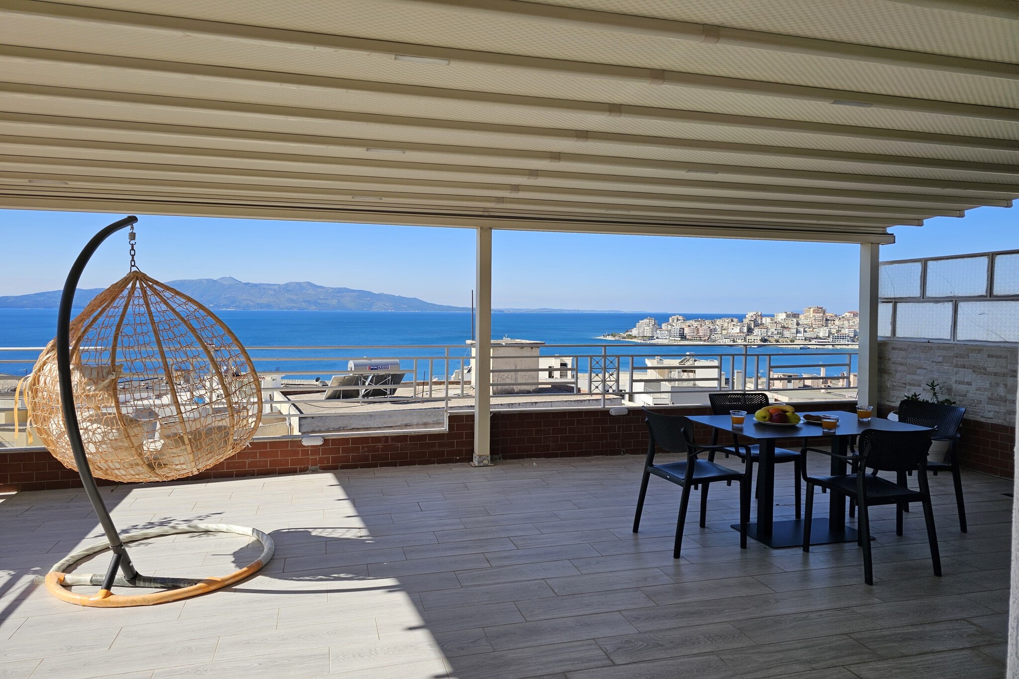 ALS111 - Papafingo te Qazim Demi-Terrace balcony