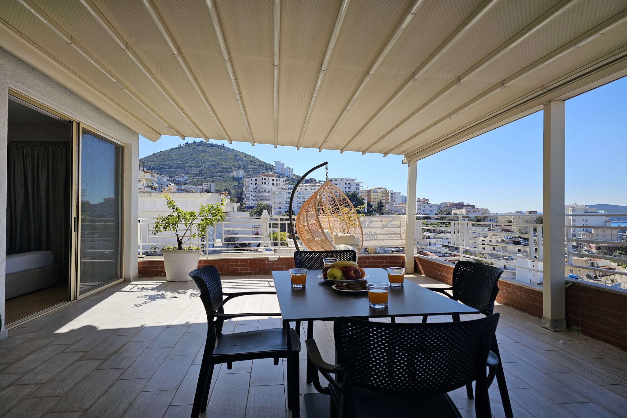 ALS111 - Papafingo te Qazim Demi-Terrace balcony