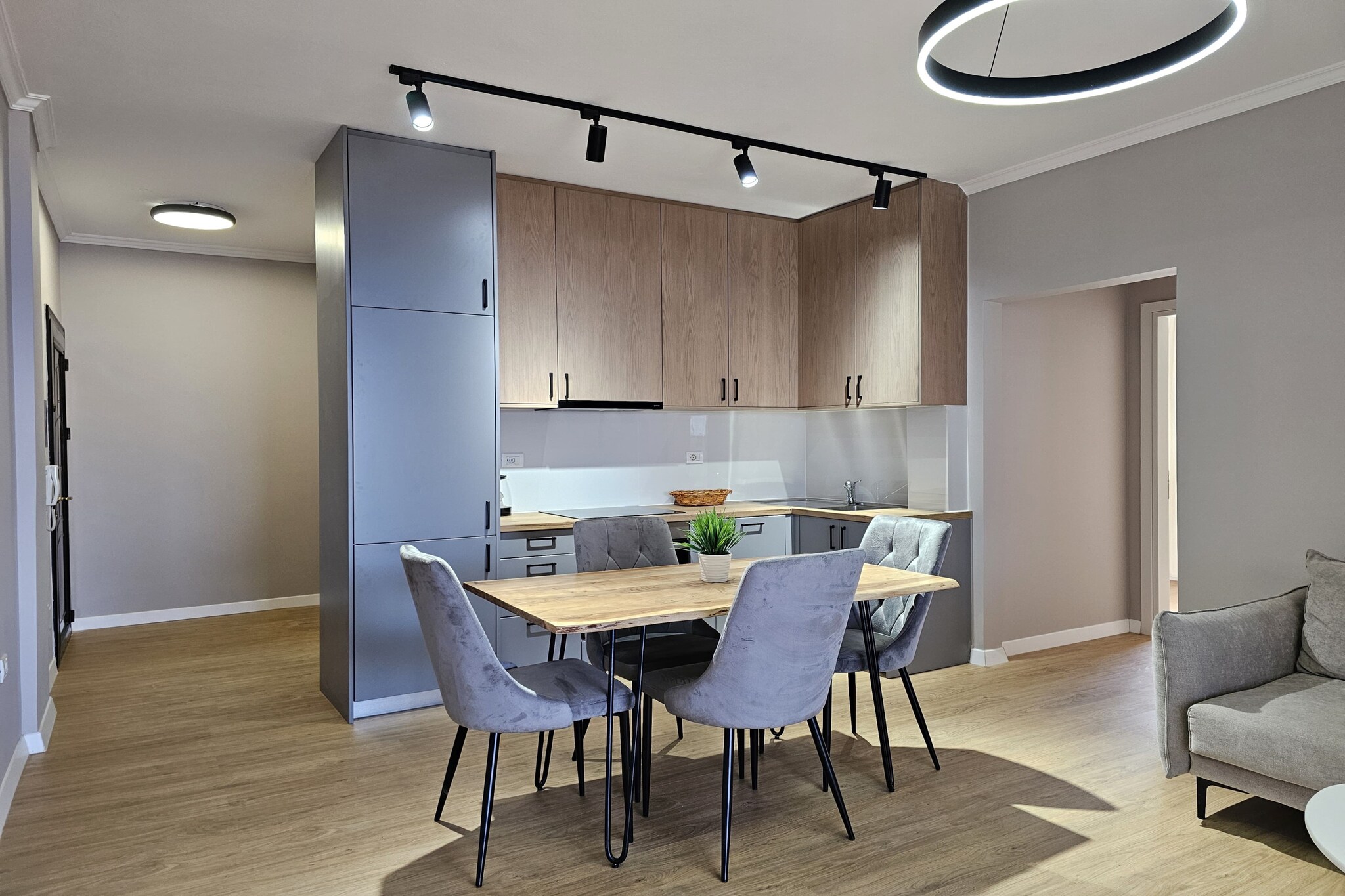 ALS111 - Papafingo te Qazim Demi-Dining room