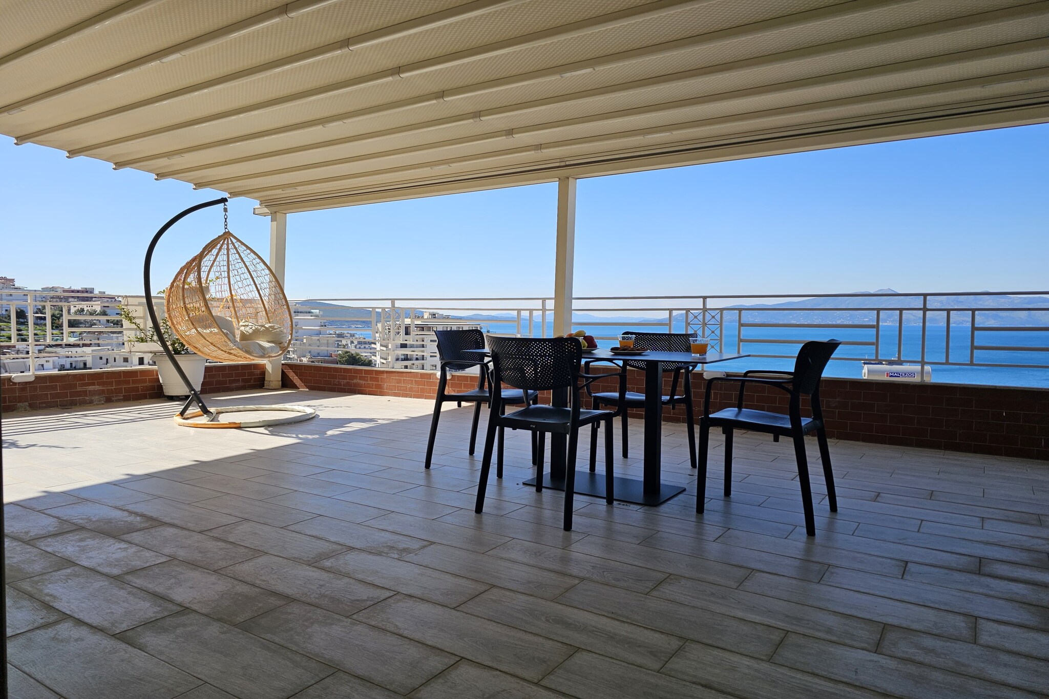 ALS111 - Papafingo te Qazim Demi-Terrace balcony