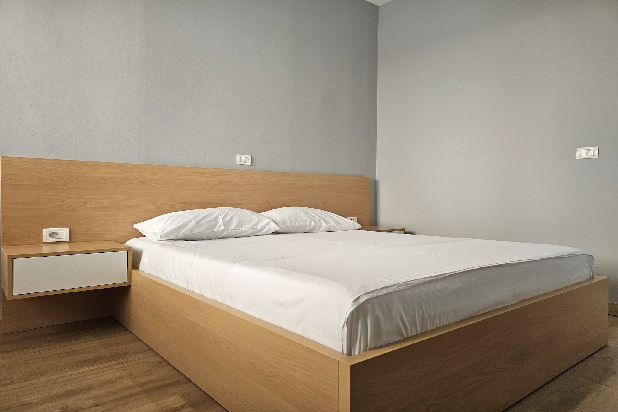 ALS119 - Iliri Rr5 - Holiday Ap In SR-Slaapkamer