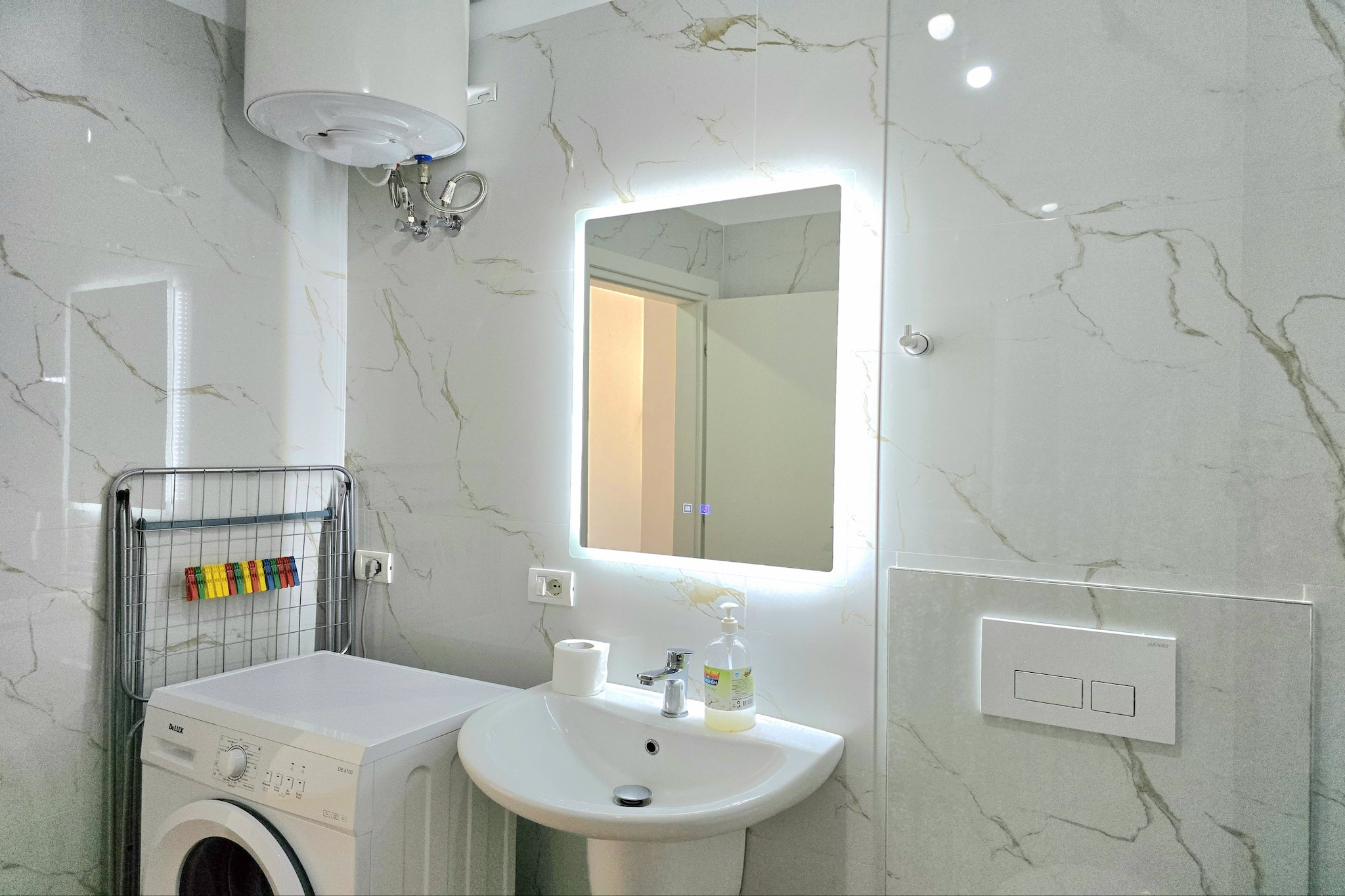 ALS119 - Iliri Rr5 - Holiday Ap In SR-Badkamer