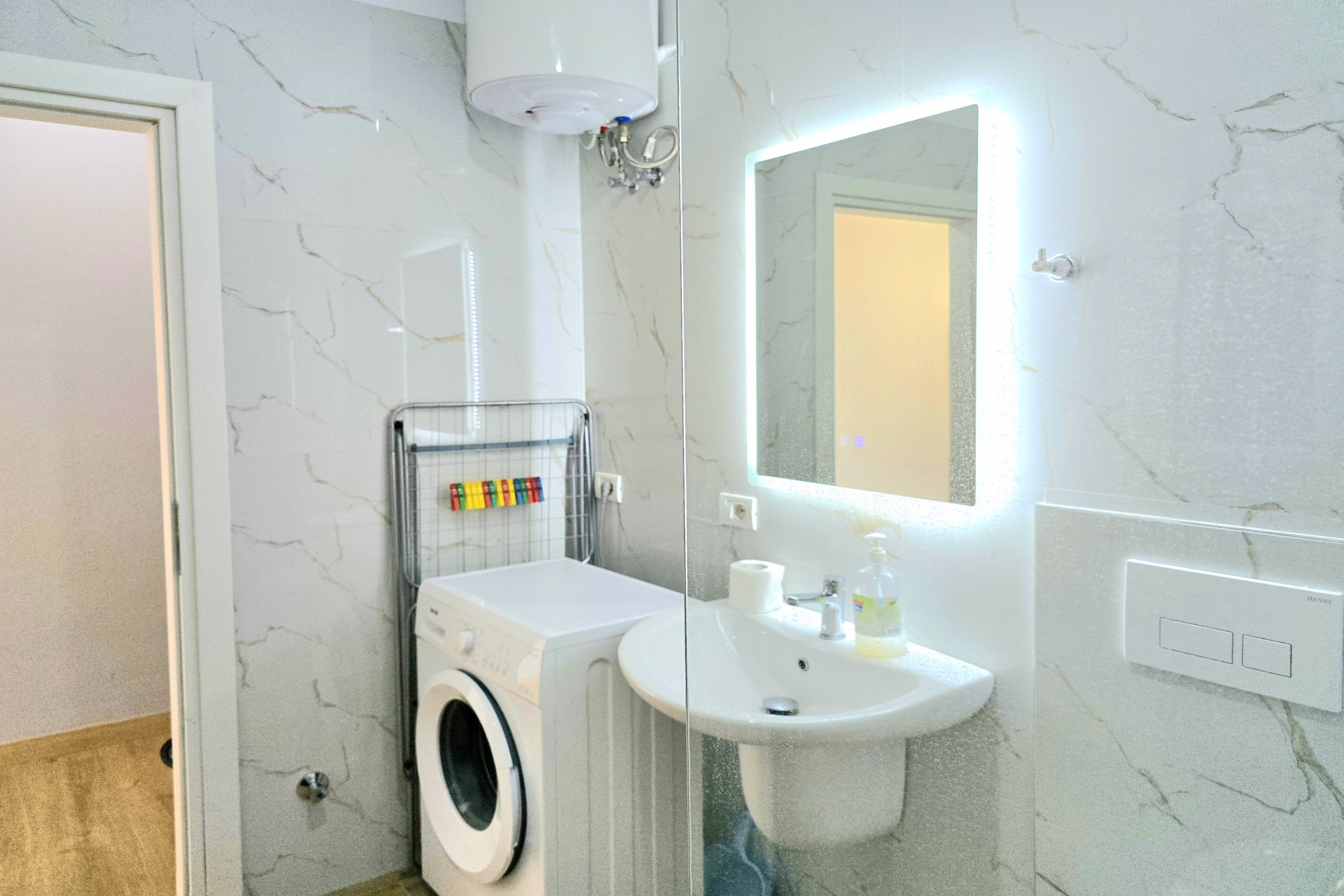 ALS119 - Iliri Rr5 - Holiday Ap In SR-Badkamer