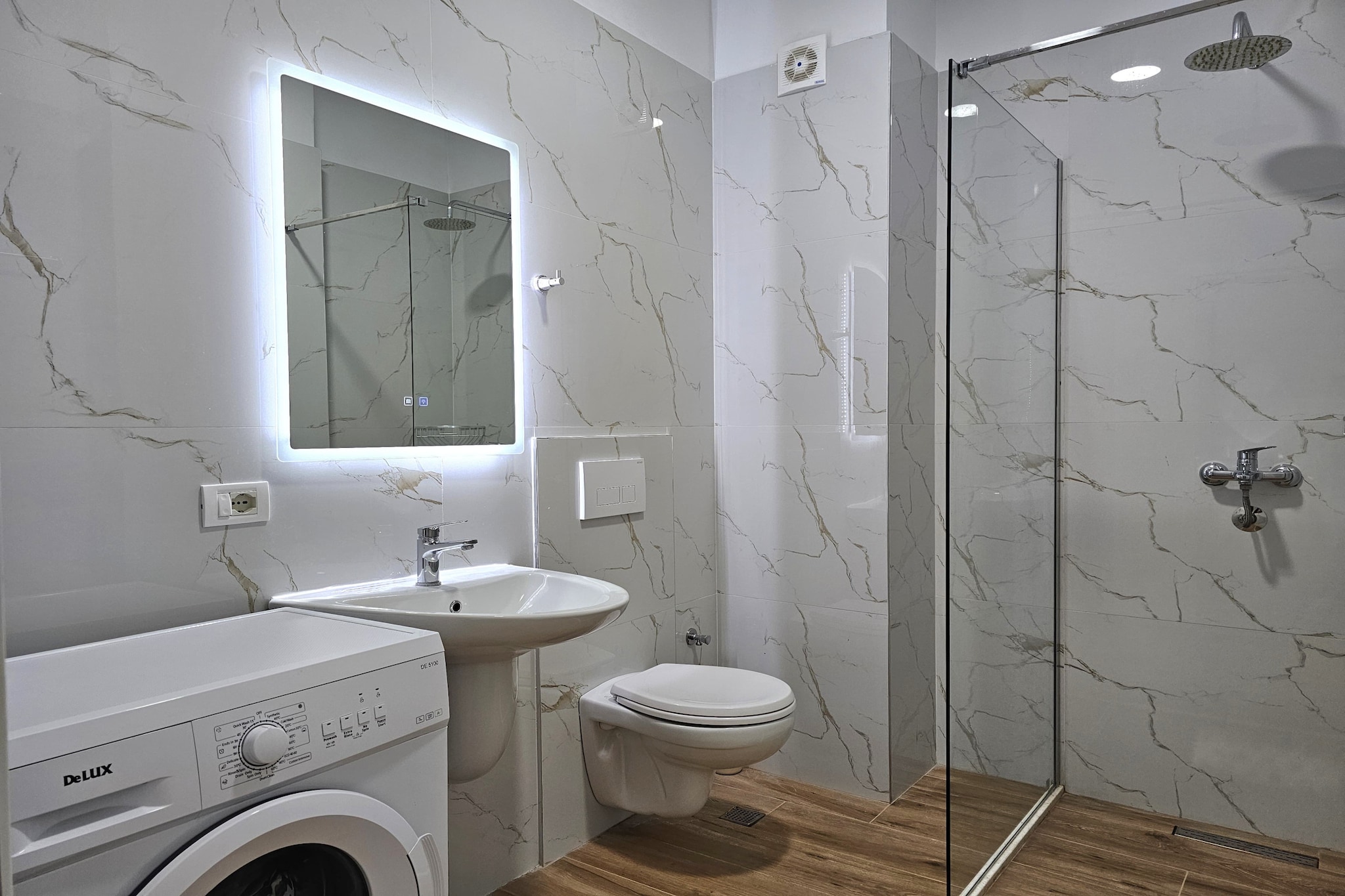 ALS119 - Iliri Rr5 - Holiday Ap In SR-Badkamer
