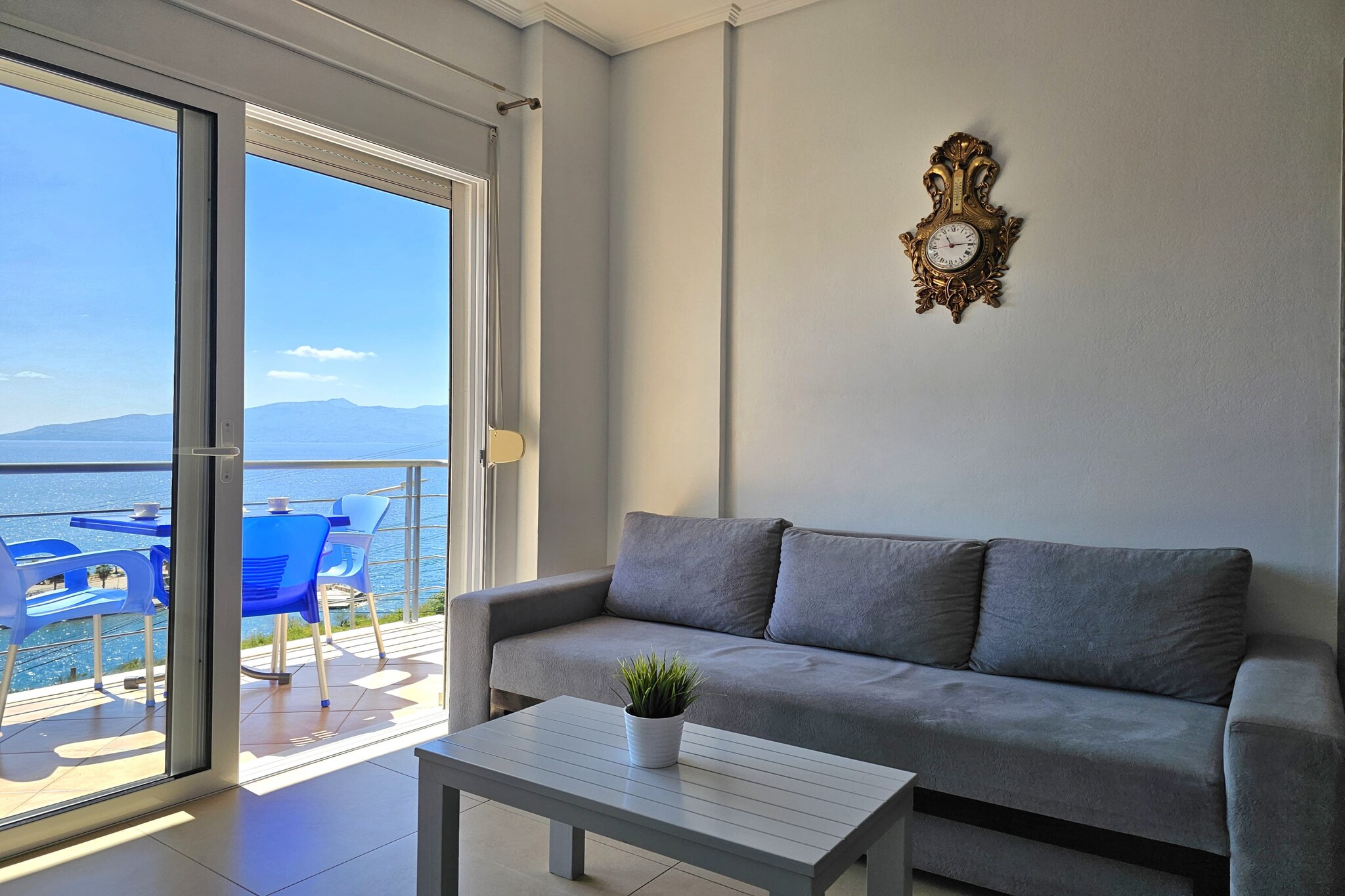 ALS162 - Ap Te Santa - Sunrise Ap In Sr-Living room
