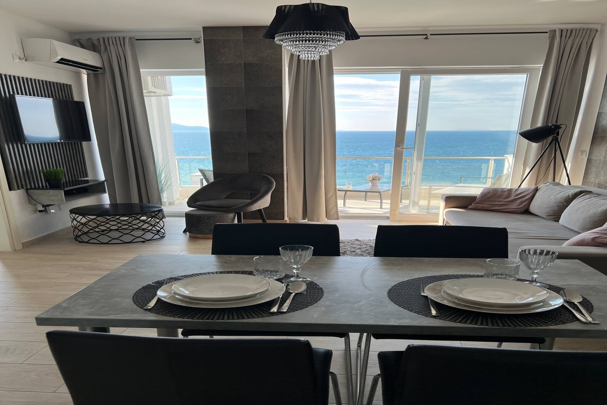 ALS286 - Sr Luxury Ap-Dining room